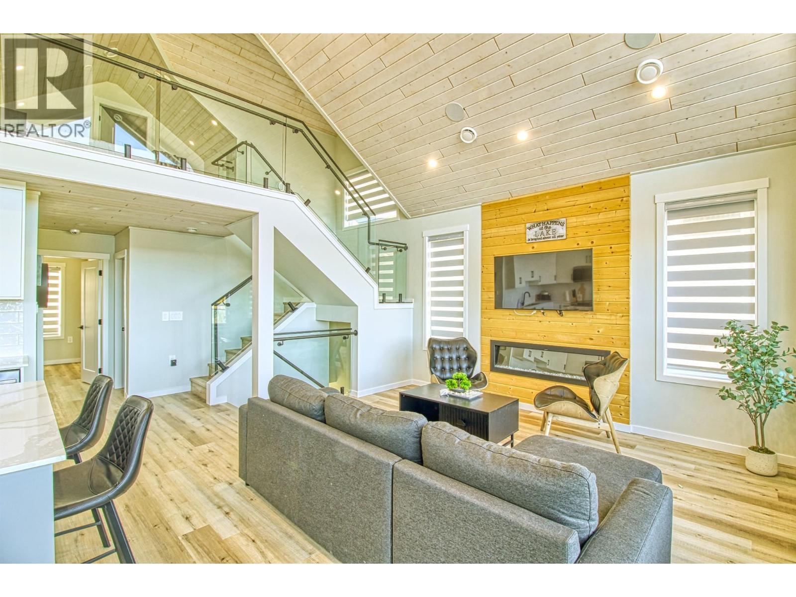 KELOWNA, British Columbia, V1Z 3R8, CA, 3 Bedrooms Bedrooms, ,2 BathroomsBathrooms,Residential,For Sale,1918397