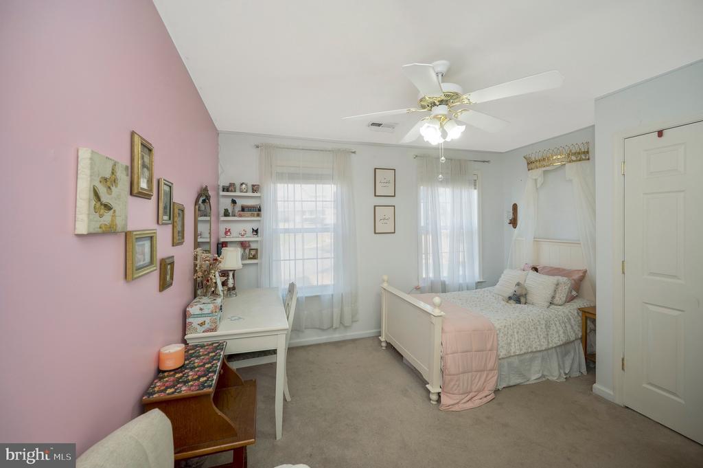 Fredericksburg, Virginia, 22405, United States, 5 Bedrooms Bedrooms, ,4 BathroomsBathrooms,Residential,For Sale,1993434