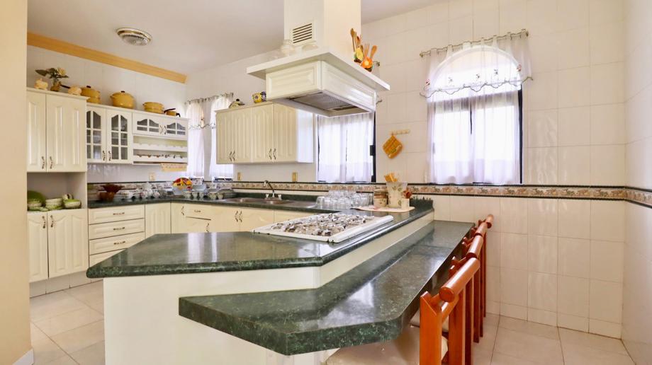 Cumbres de Morelia, Morelia, Michoacán de Ocampo, 58278, Mexico, 5 Bedrooms Bedrooms, ,4 BathroomsBathrooms,Residential,For Sale,Cumbres de Morelia,1615409