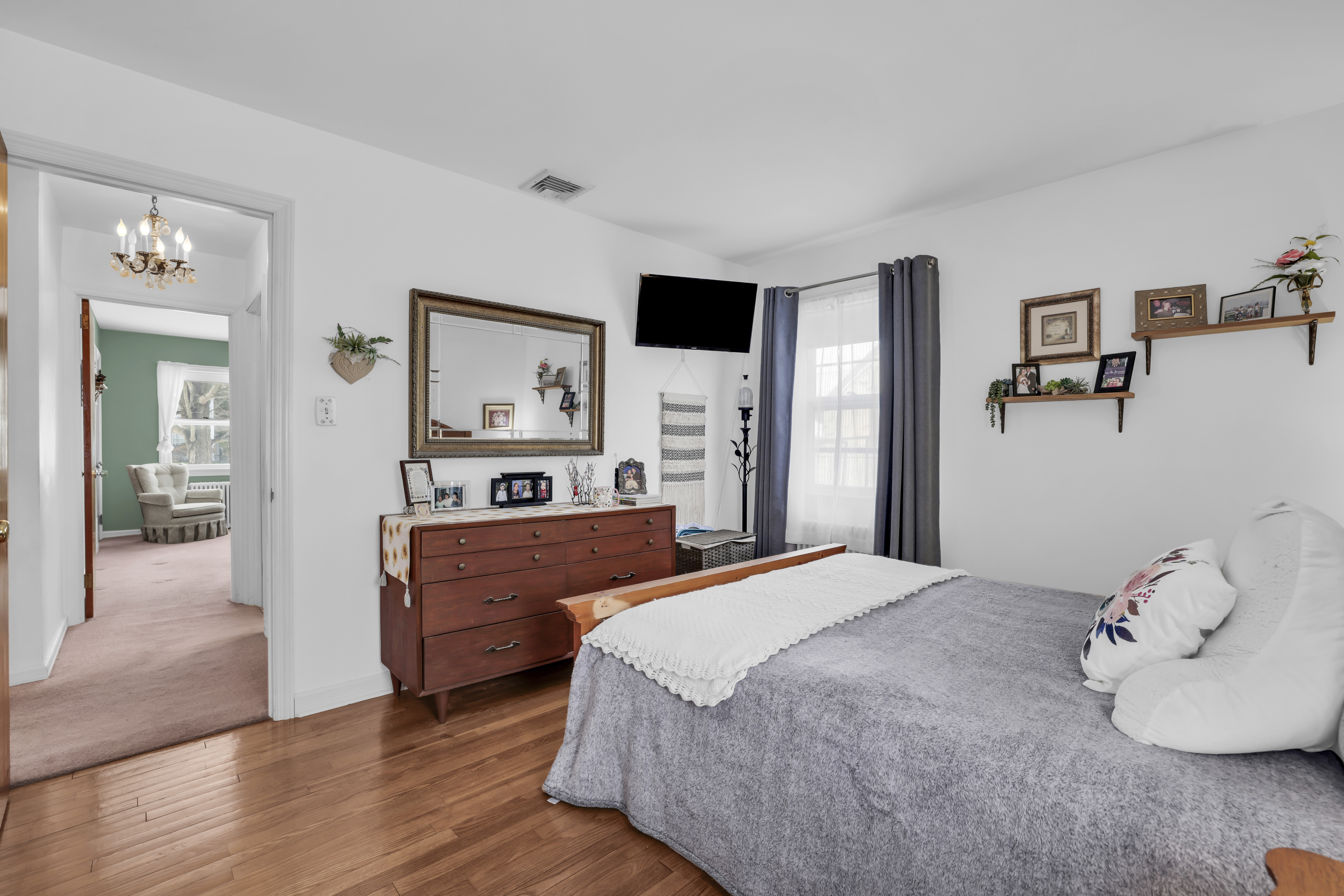 Pompton Plains, New Jersey, 07444, United States, 4 Bedrooms Bedrooms, ,3 BathroomsBathrooms,Residential,For Sale,2007489