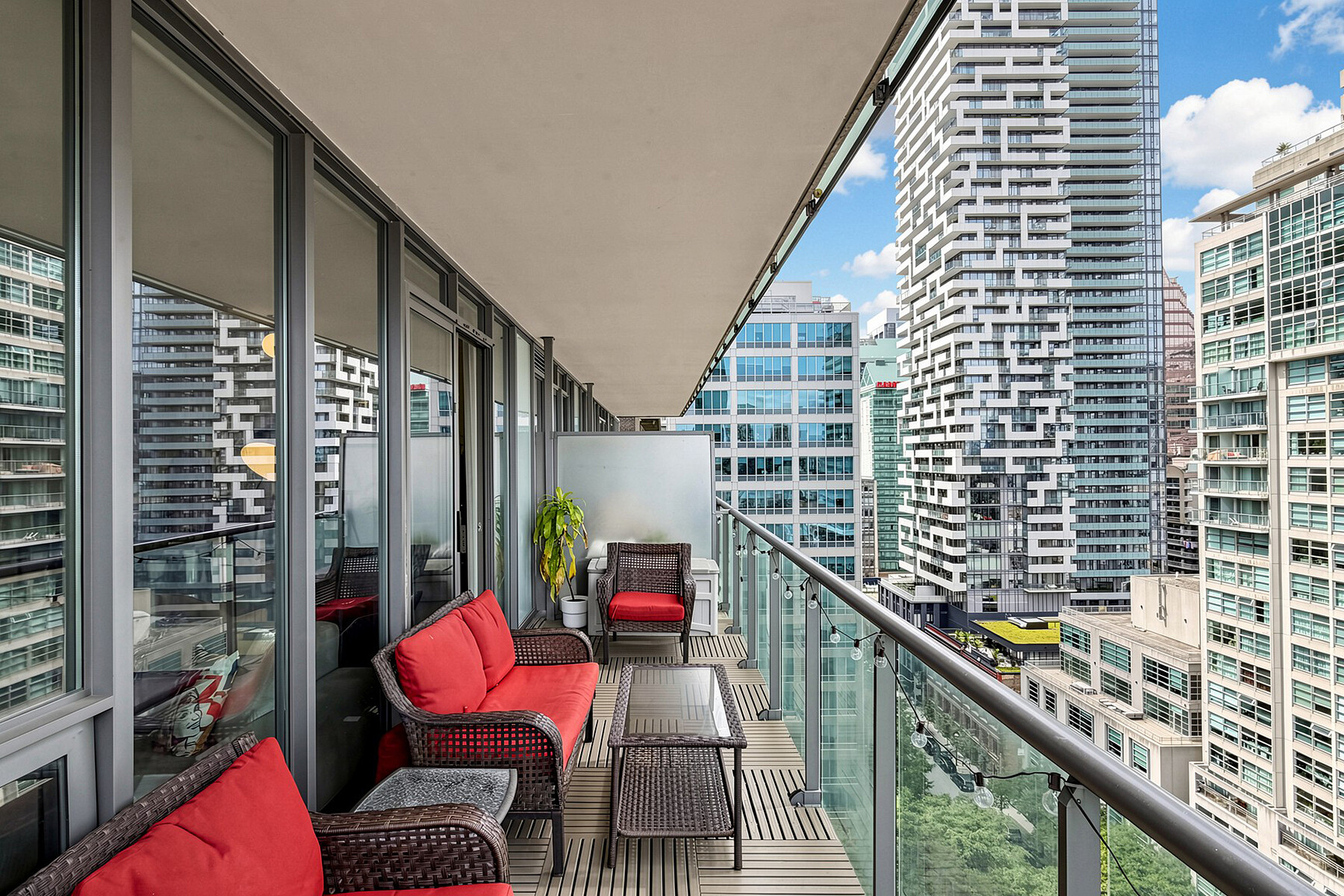  Spire The Condominium - 物件實景