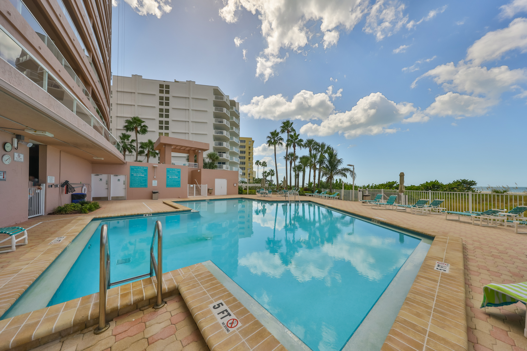 Clearwater Beach, Florida, 33767, United States, 1 Bedroom Bedrooms, ,2 BathroomsBathrooms,Residential,For Sale,1977672