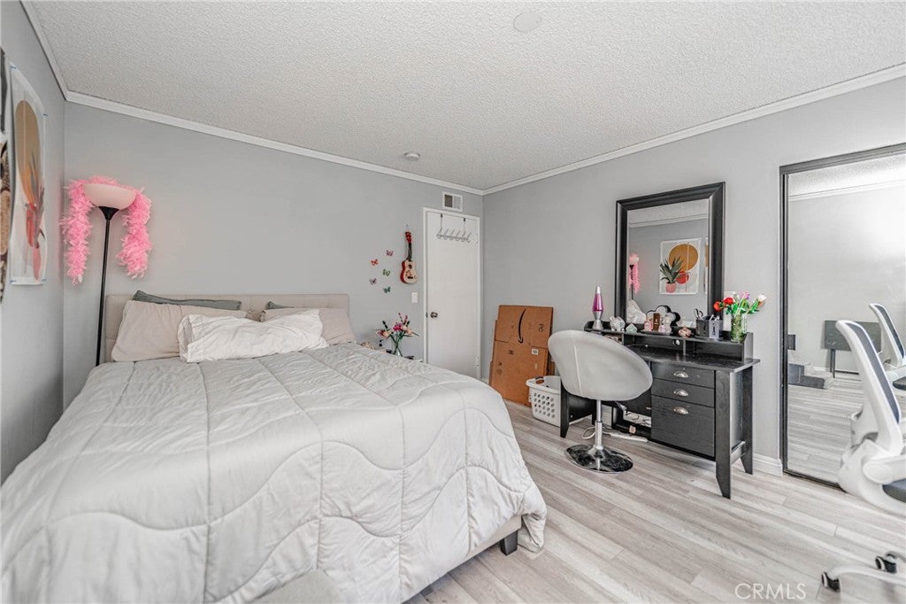 Newhall, California, 91321, United States, 2 Bedrooms Bedrooms, ,2 BathroomsBathrooms,Residential,For Sale,2005883