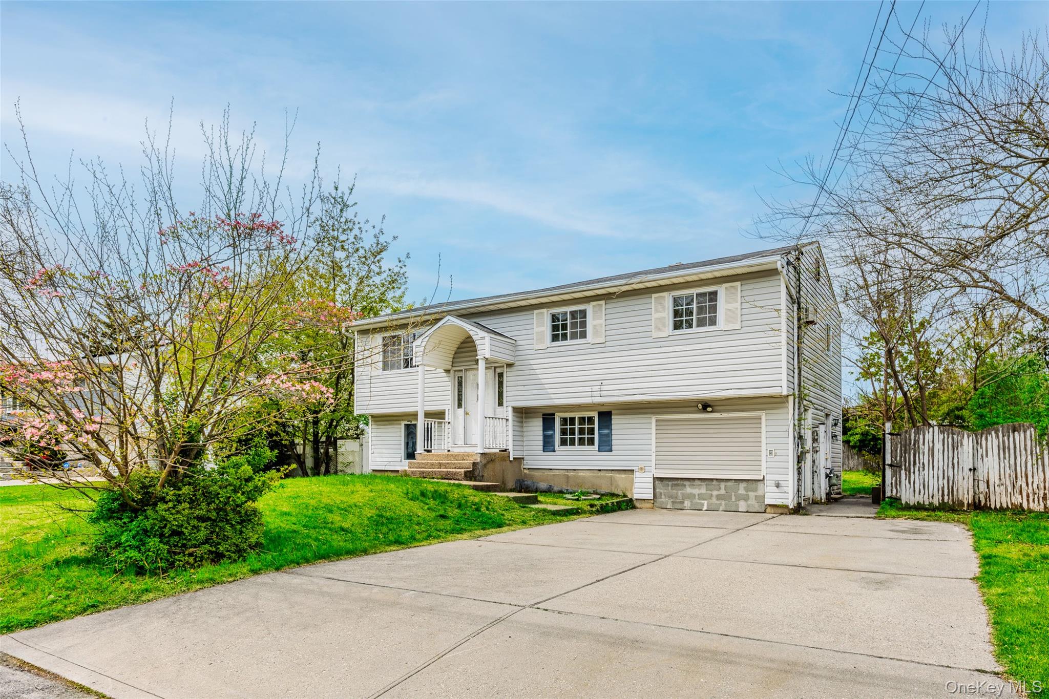 Selden, New York, 11784, United States, 5 Bedrooms Bedrooms, ,2 BathroomsBathrooms,Residential,For Sale,2049054