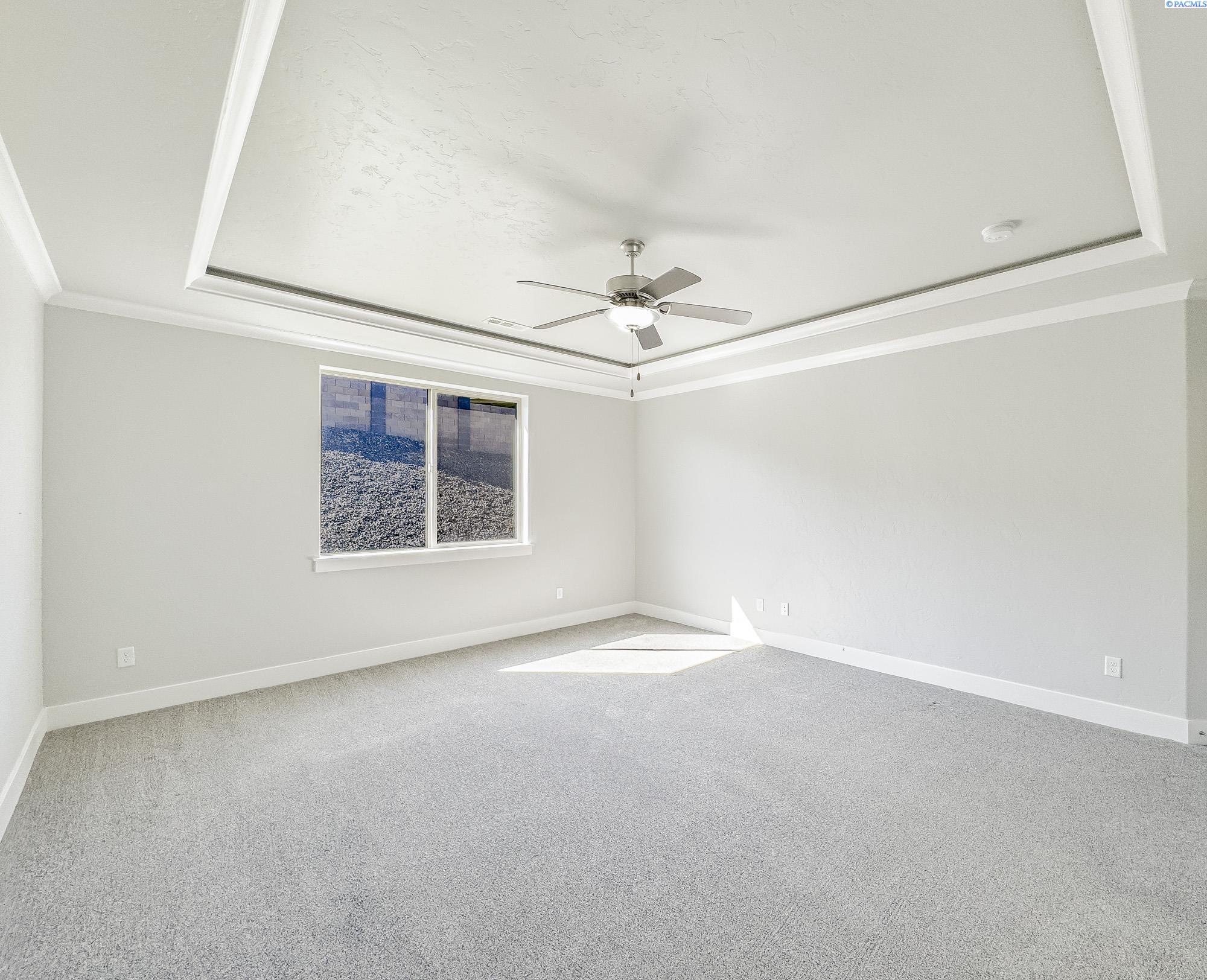 West Richland, Washington, 99353, United States, 5 Bedrooms Bedrooms, ,2 BathroomsBathrooms,Residential,For Sale,1873826