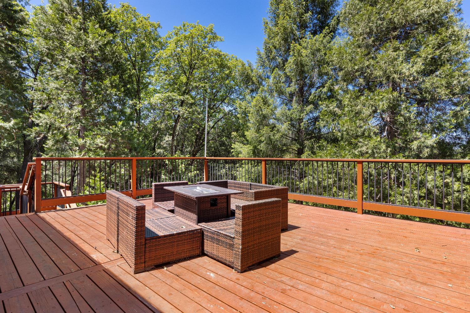 Colfax, California, 95713, United States, 4 Bedrooms Bedrooms, ,3 BathroomsBathrooms,Residential,For Sale,1927912