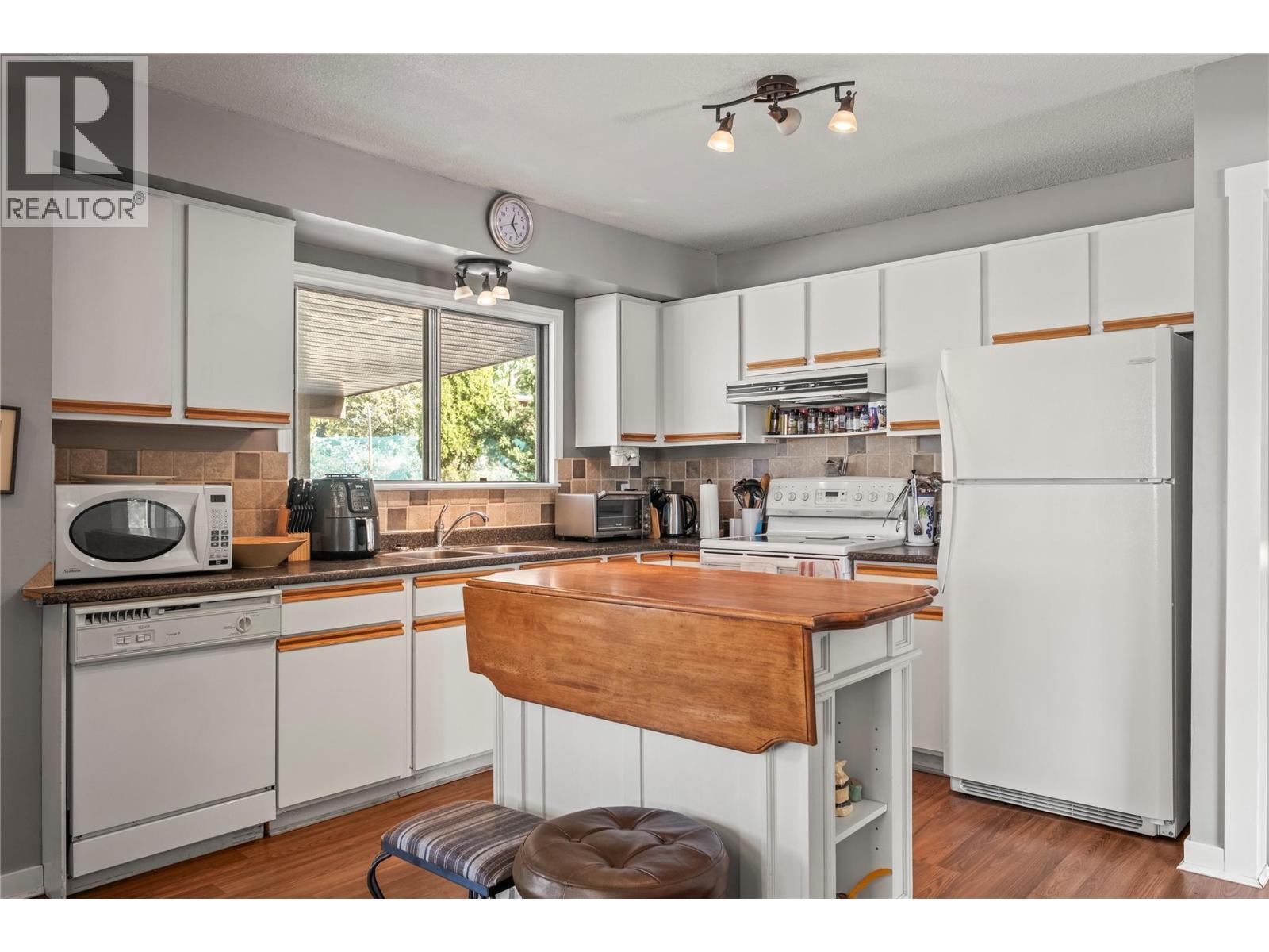 VERNON, British Columbia, V1T 1L1, CA, 3 Bedrooms Bedrooms, ,2 BathroomsBathrooms,Residential,For Sale,1948714