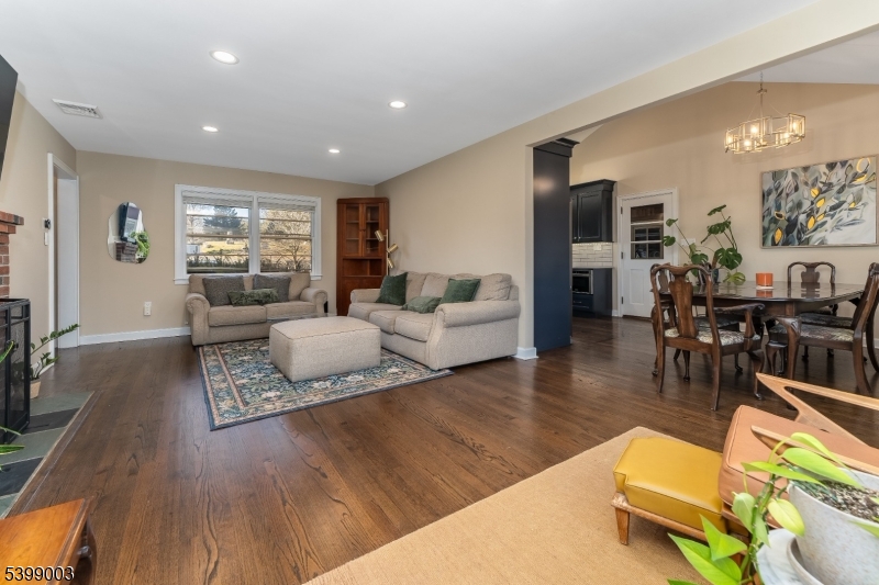 Boonton, New Jersey, 07005, United States, 3 Bedrooms Bedrooms, ,2 BathroomsBathrooms,Residential,For Sale,1998669