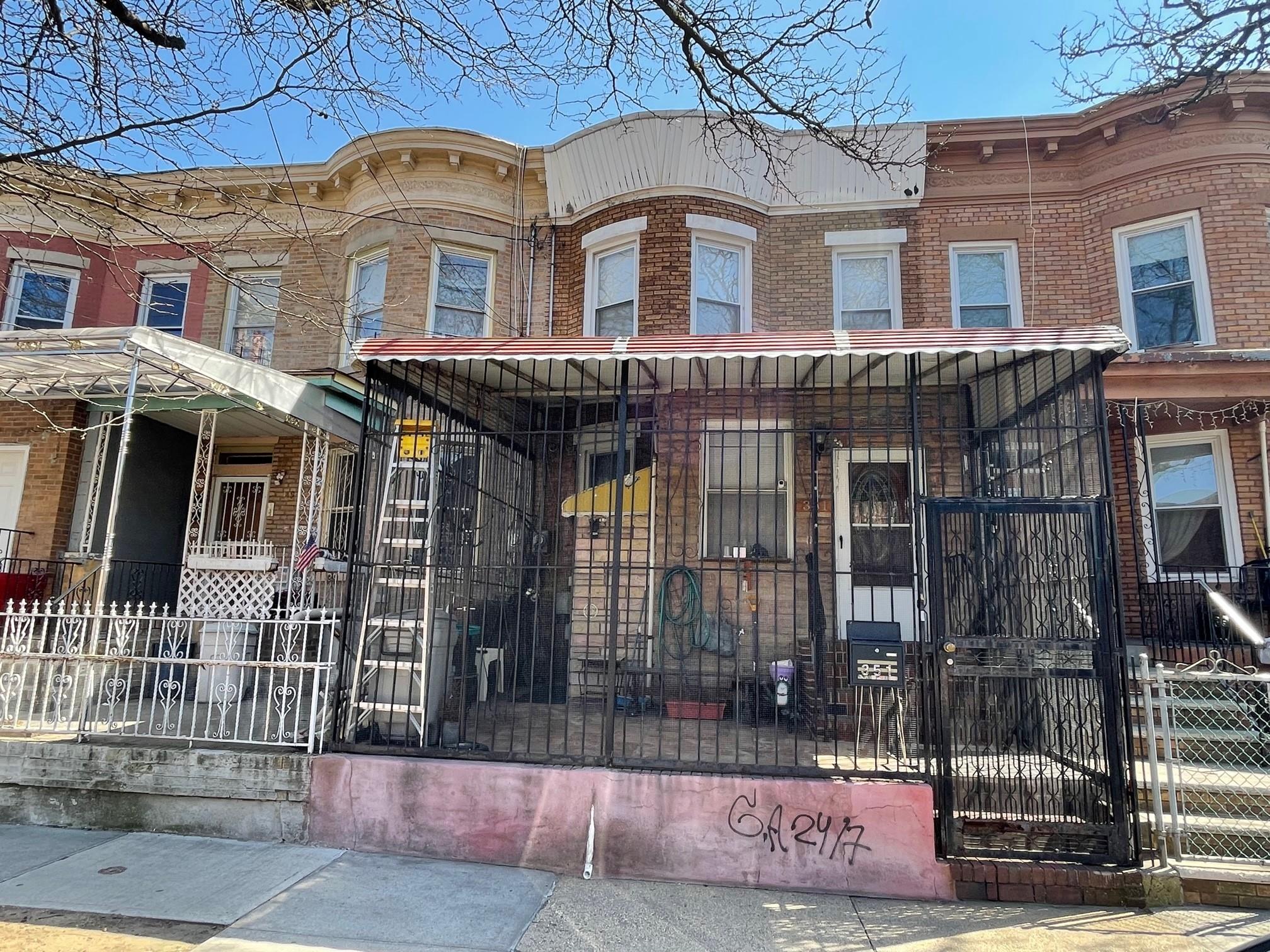 Brooklyn, New York, 11208, United States, 3 Bedrooms Bedrooms, ,3 BathroomsBathrooms,Residential,For Sale,1920329