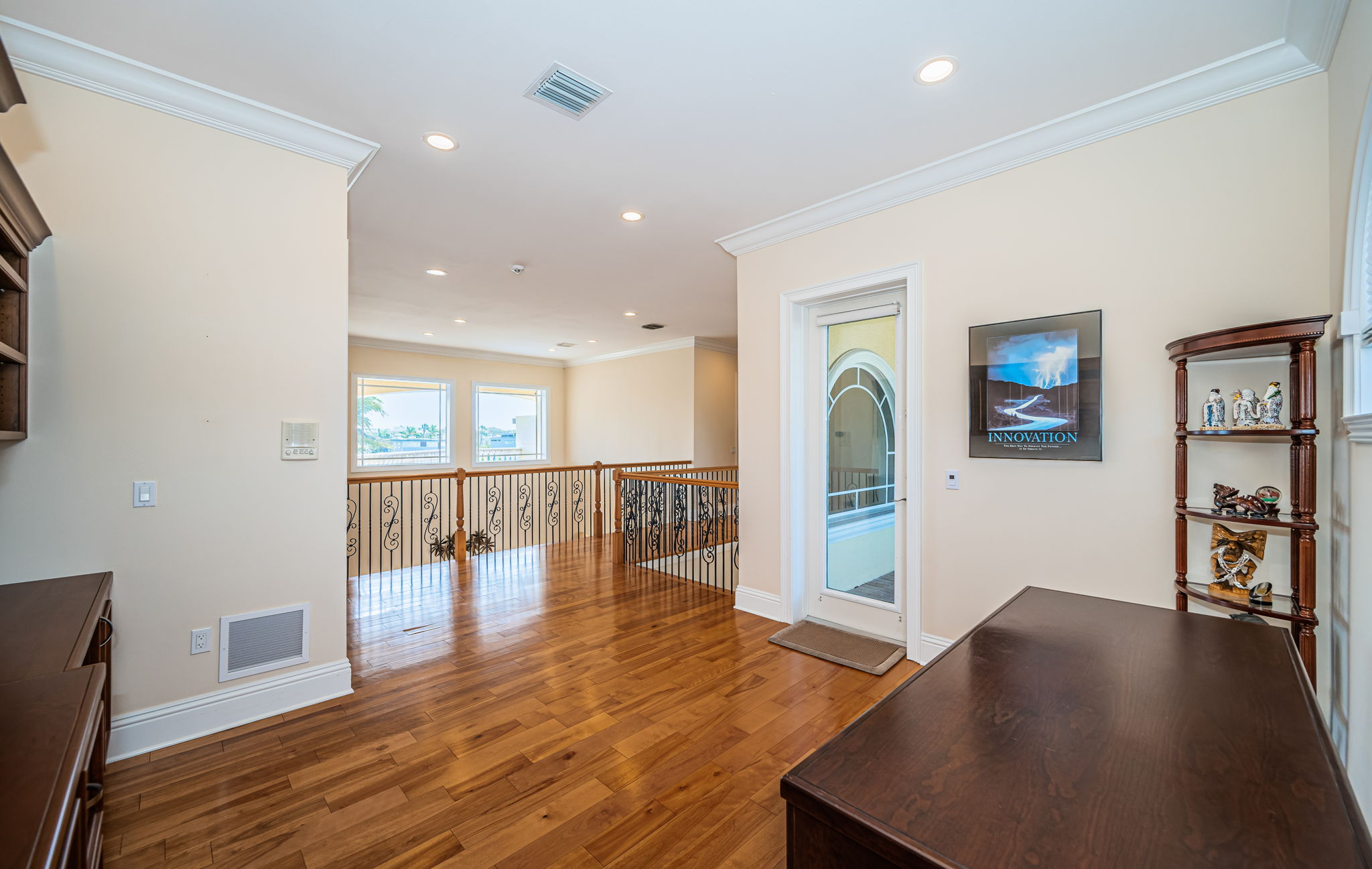 St Petersburg, Florida, 33707, United States, 5 Bedrooms Bedrooms, ,5 BathroomsBathrooms,Residential,For Sale,2006025