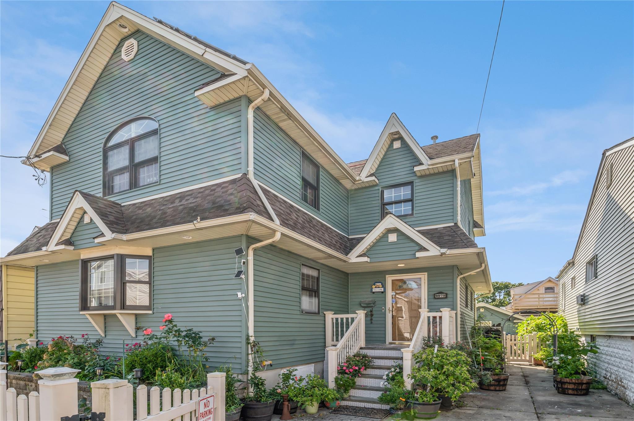 Howard Beach, New York, 11414, United States, 3 Bedrooms Bedrooms, ,2 BathroomsBathrooms,Residential,For Sale,1908701