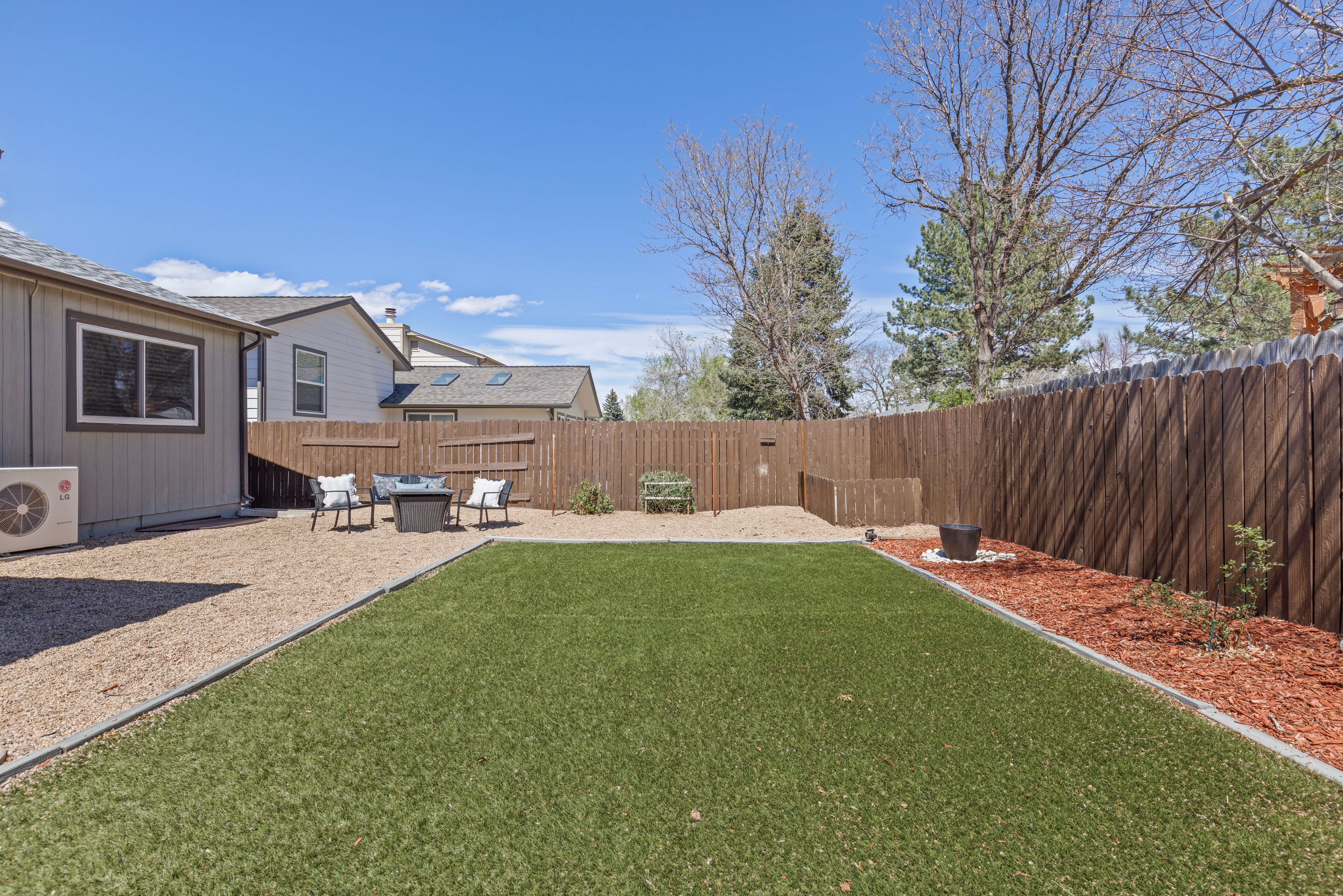  Beautifully Renovated Ranch Home for Multigeneration Living with Two Kitchens - 物件實景