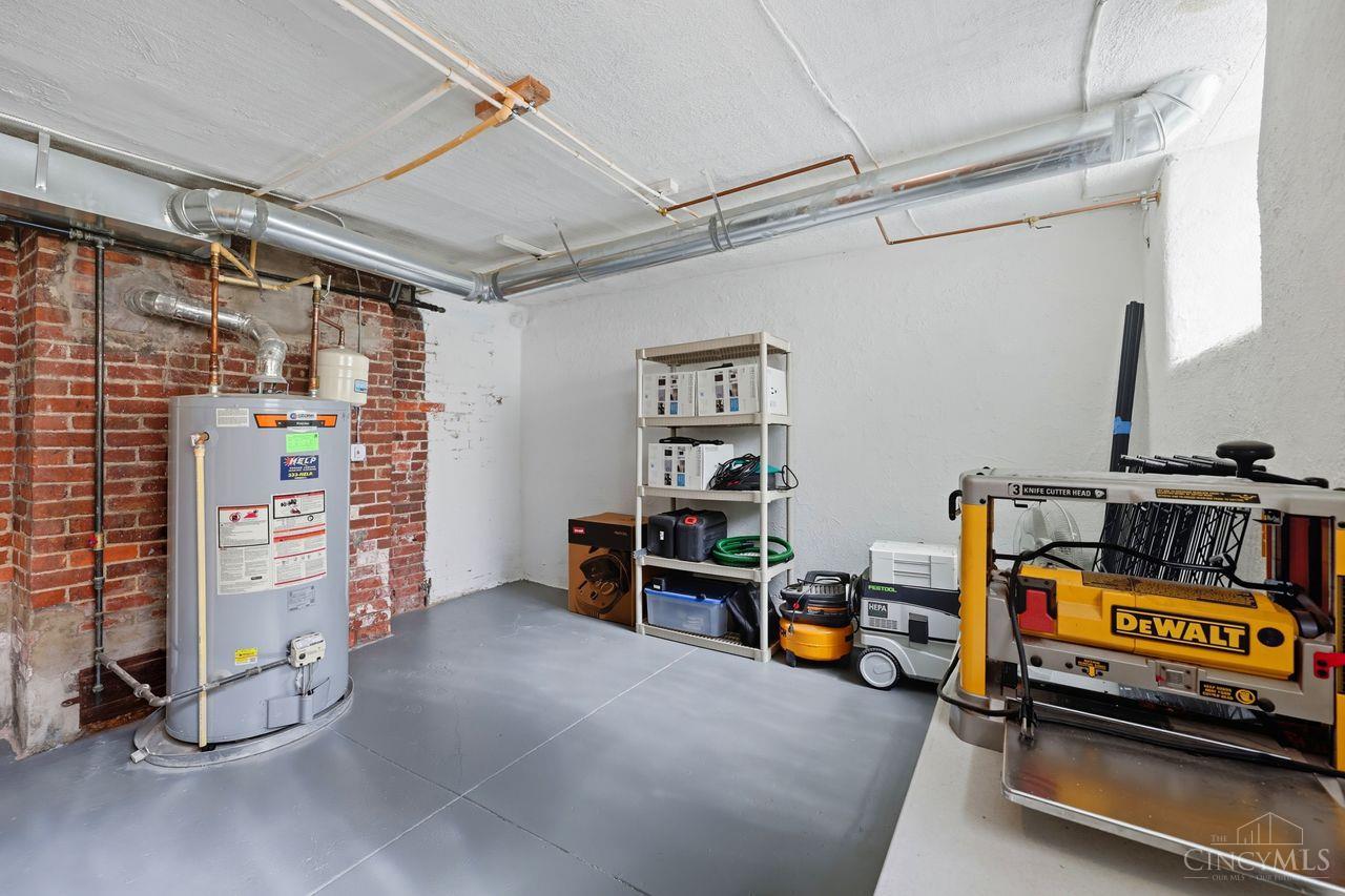 Norwood, Ohio, 45212, United States, 5 Bedrooms Bedrooms, ,5 BathroomsBathrooms,Residential,For Sale,1948609