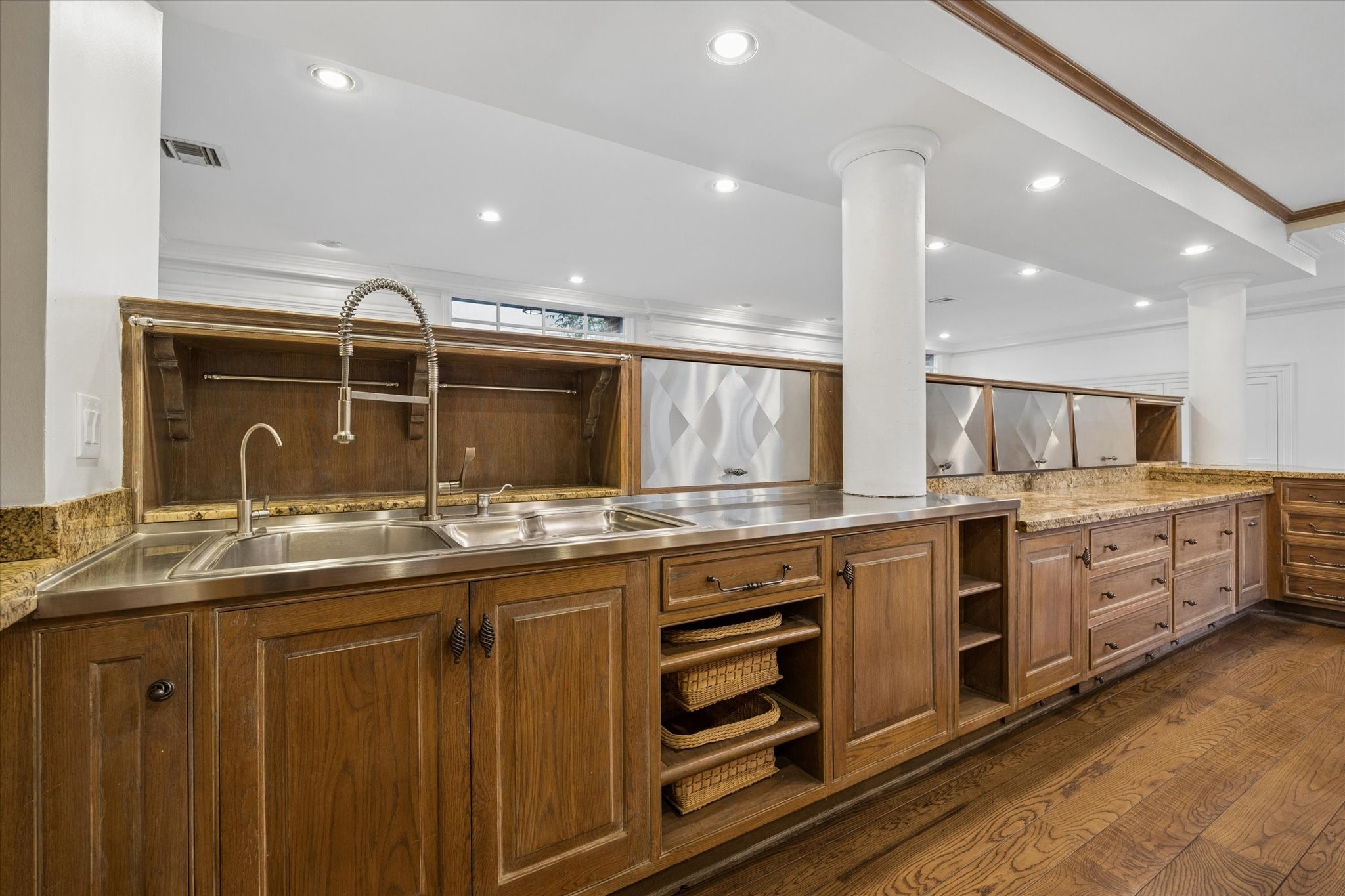  3020 San Felipe Street - 物件實景