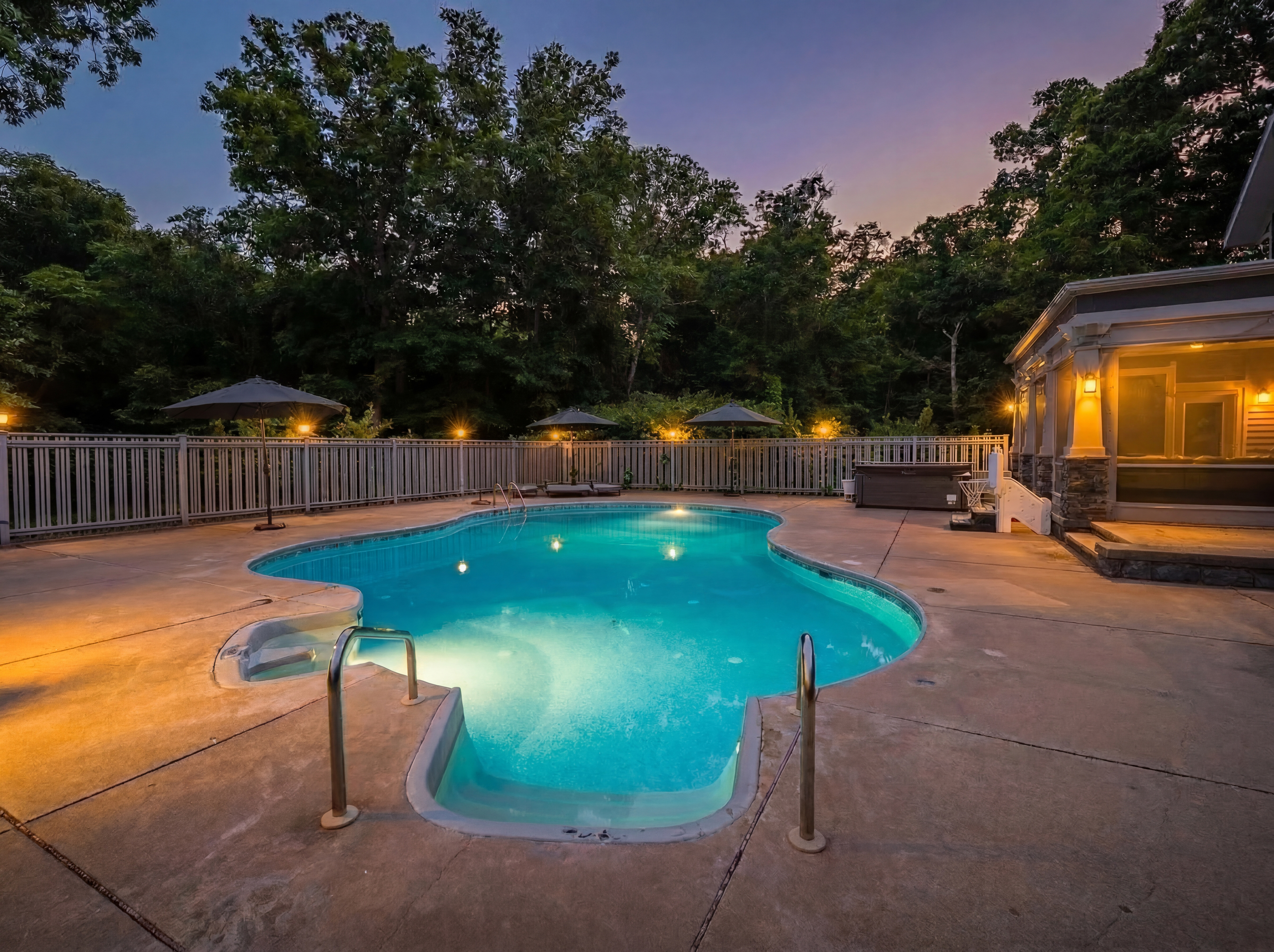  Stunning Prairie-Inspired Estate on 16 Acres of Scenic Woodlands - 物件實景