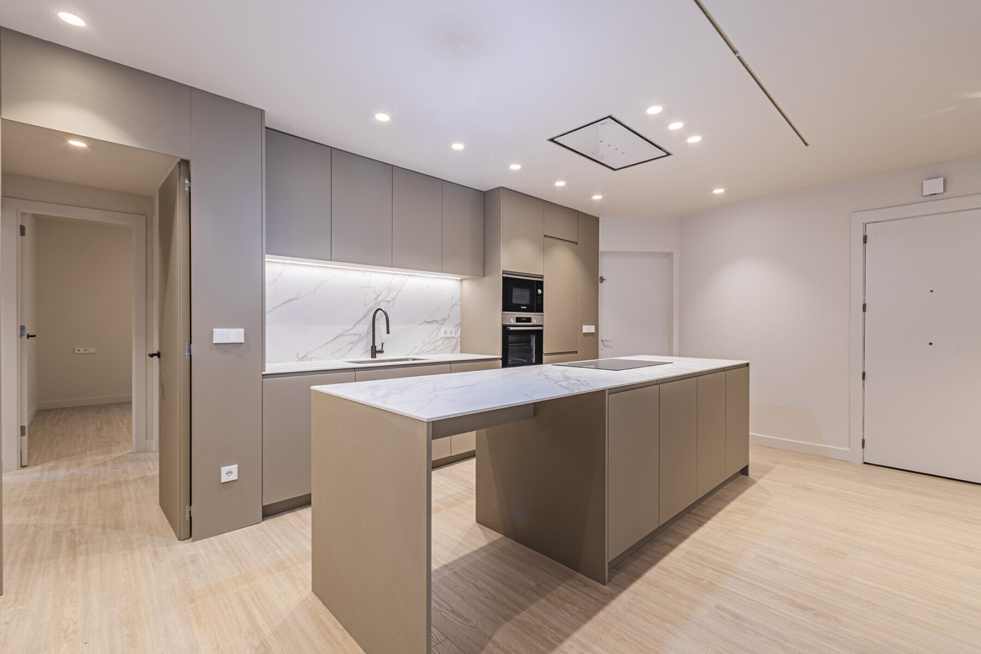  Fantastic renovated apartment with large garden at the living room level - 物件實景