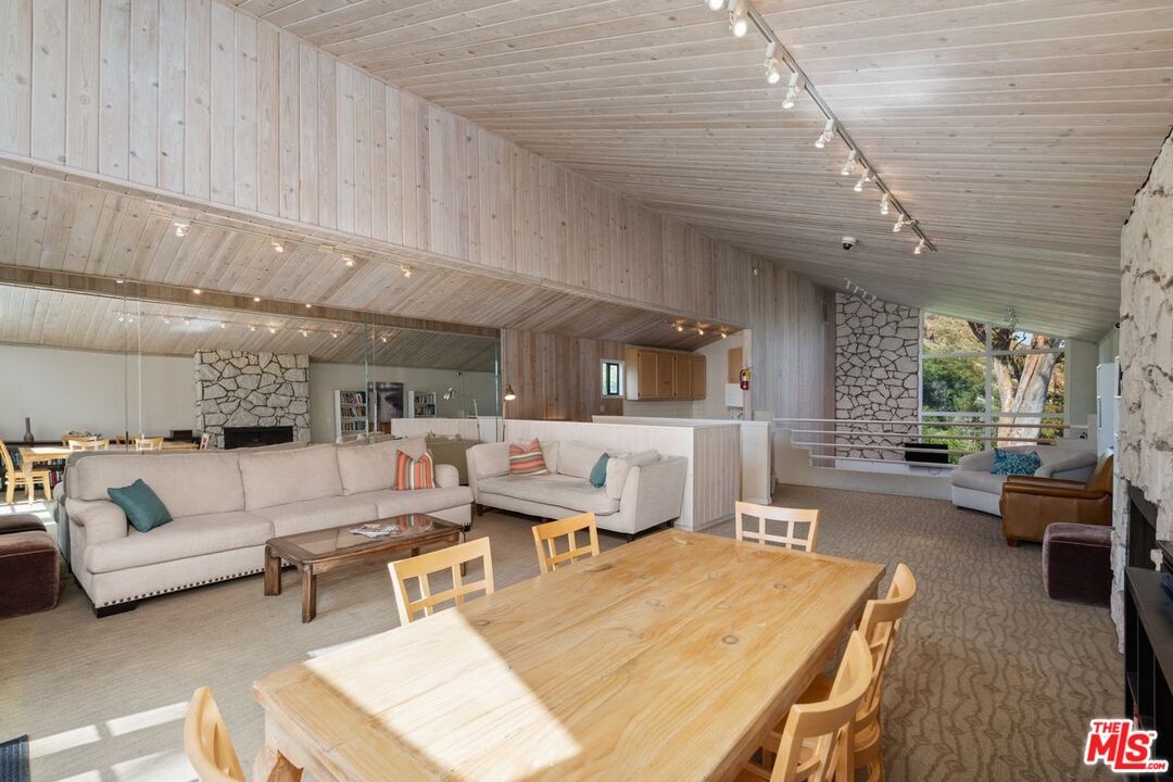Malibu, California, 90265, United States, 1 Bedroom Bedrooms, ,1 BathroomBathrooms,Residential,For Sale,1840451