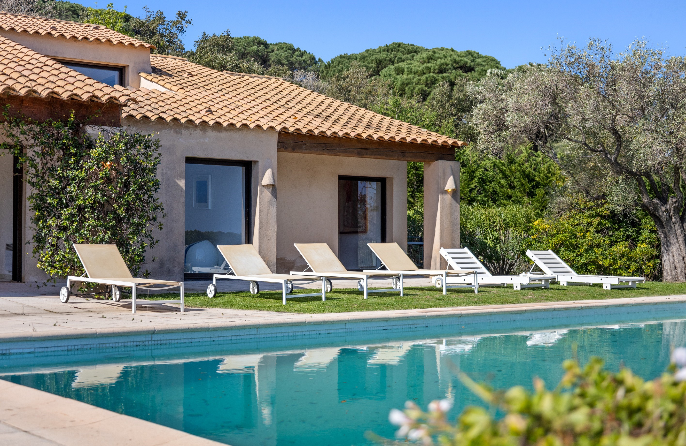  Charming sea view villa for sale in Ramatuelle within walking distance of the b… - 物件實景