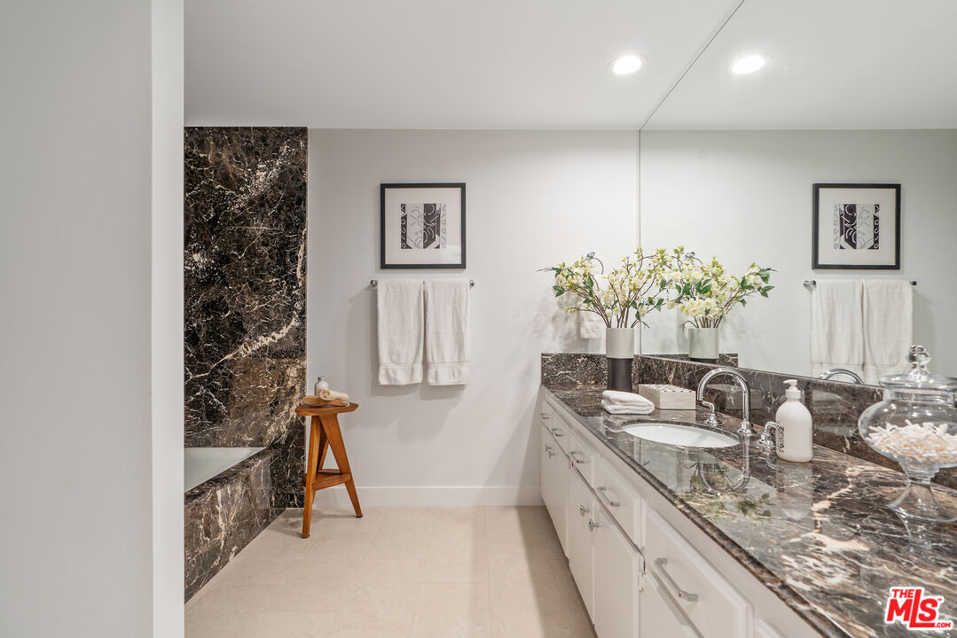 Los Angeles, California, 90067, United States, 2 Bedrooms Bedrooms, ,3 BathroomsBathrooms,Residential,For Sale,1901982