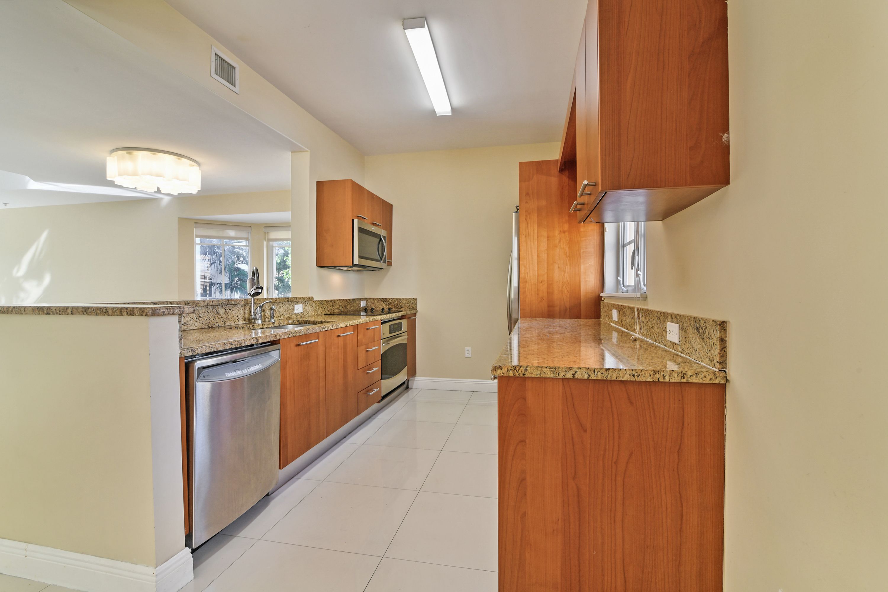  2707 NE 184th Ter, Aventura, FL, 33160 - 物件實景