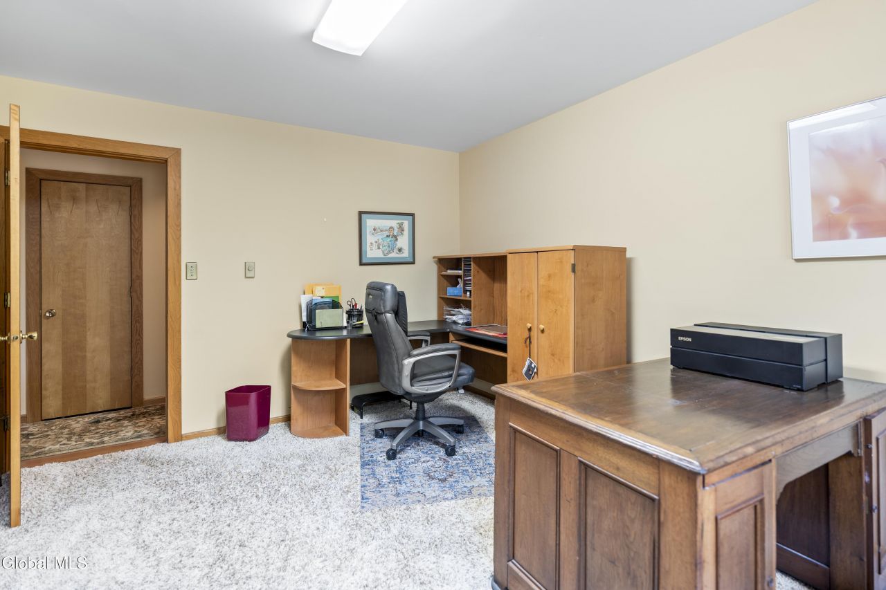 Coeymans Hollow, New York, 12046, United States, 4 Bedrooms Bedrooms, ,3 BathroomsBathrooms,Residential,For Sale,1907699