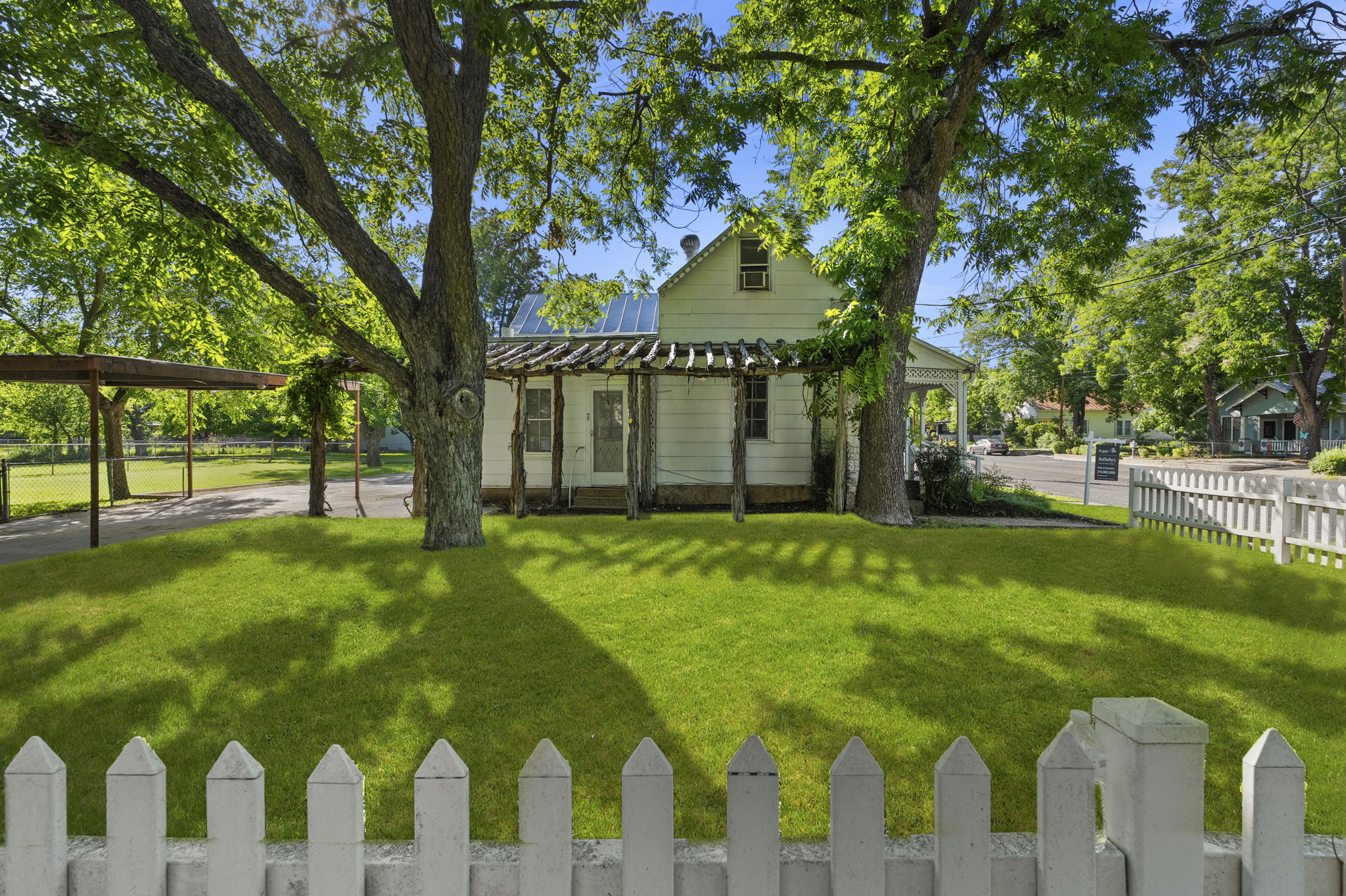  501 West Creek Street, Fredericksburg, TX 78624 - 物件實景
