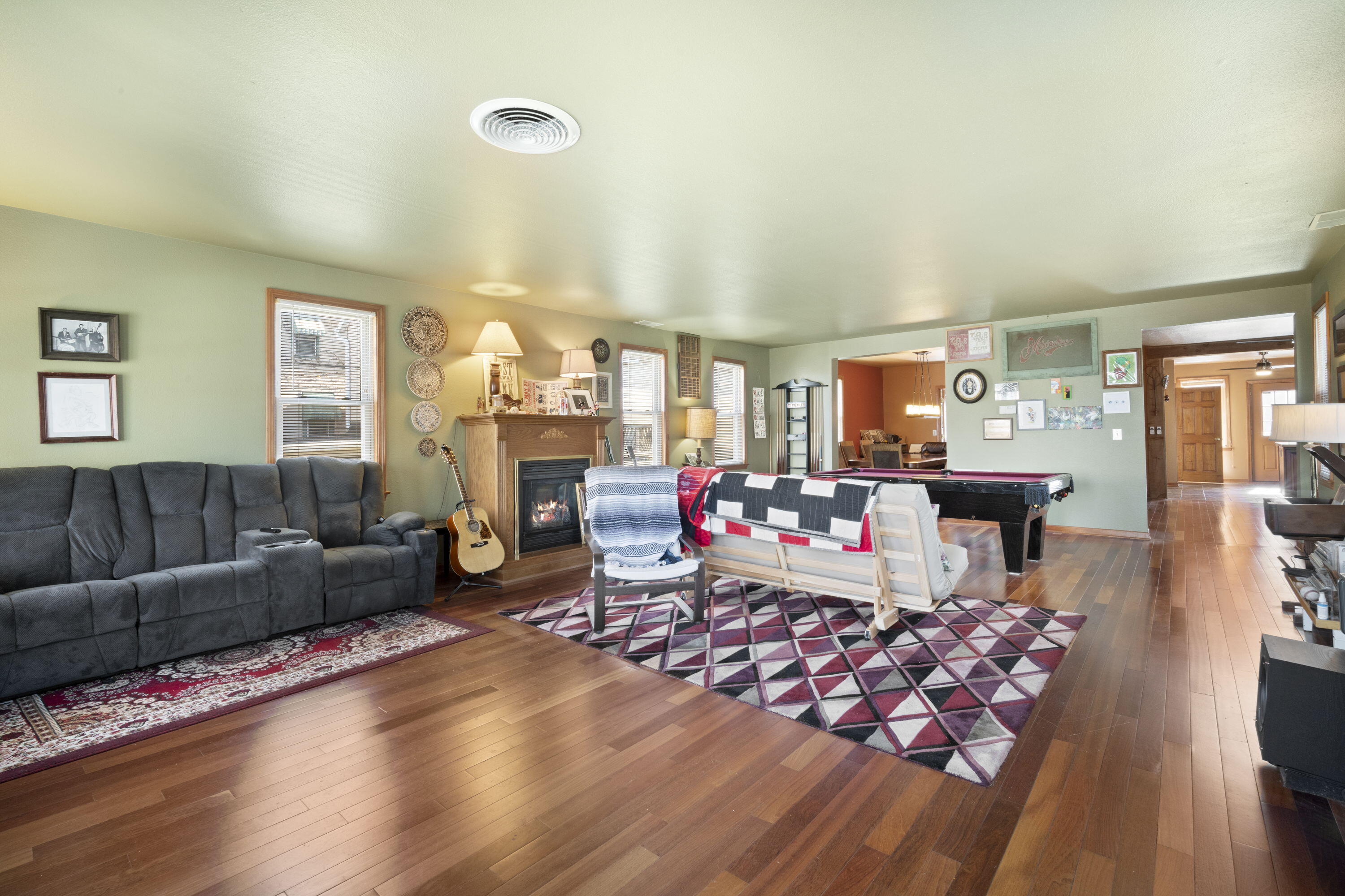 Milwaukee, Wisconsin, 53202, United States, 3 Bedrooms Bedrooms, ,3 BathroomsBathrooms,Residential,For Sale,1916050
