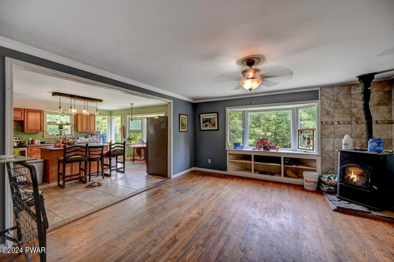 Hawley, Pennsylvania, 18428, United States, 5 Bedrooms Bedrooms, ,4 BathroomsBathrooms,Residential,For Sale,1979290