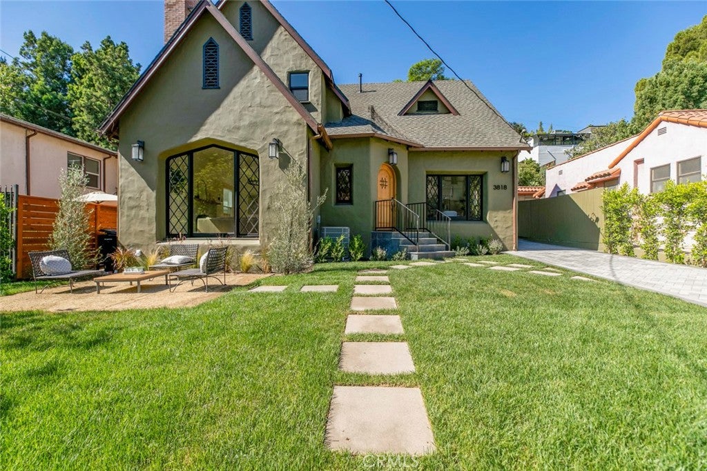 Los Angeles, California, 90027, United States, 4 Bedrooms Bedrooms, ,3 BathroomsBathrooms,Residential,For Sale,1942315