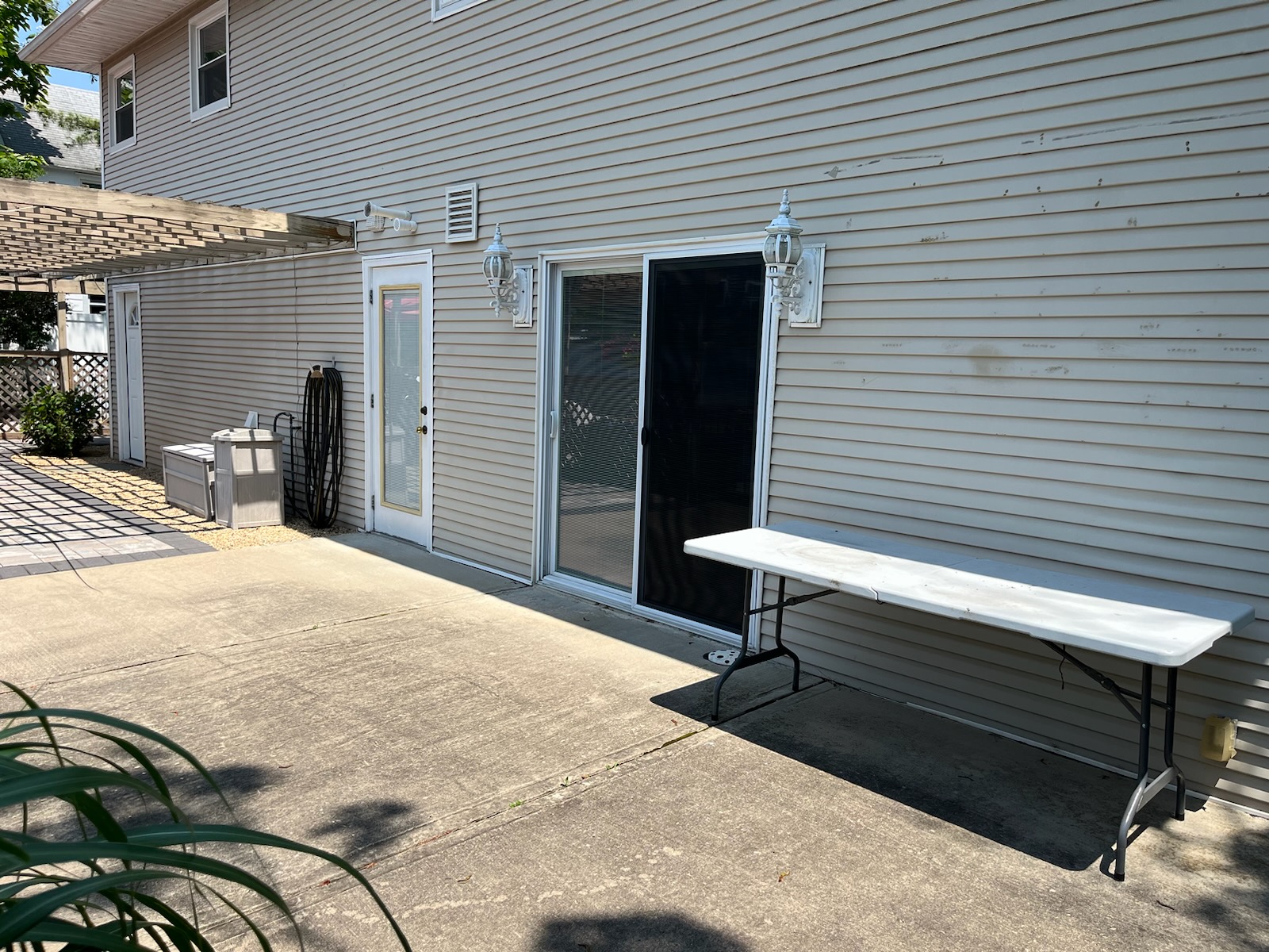 North Babylon, New York, 11703, United States, 4 Bedrooms Bedrooms, ,2 BathroomsBathrooms,Residential,For Sale,1866657