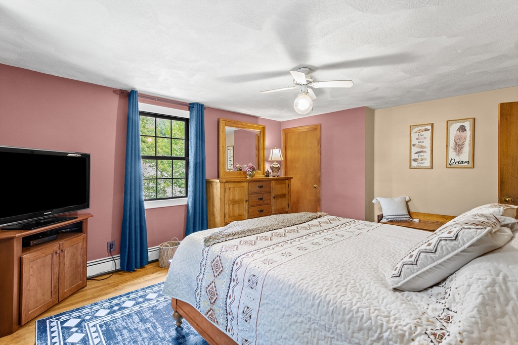 Waltham, Massachusetts, 02451, United States, 4 Bedrooms Bedrooms, ,2 BathroomsBathrooms,Residential,For Sale,1914074