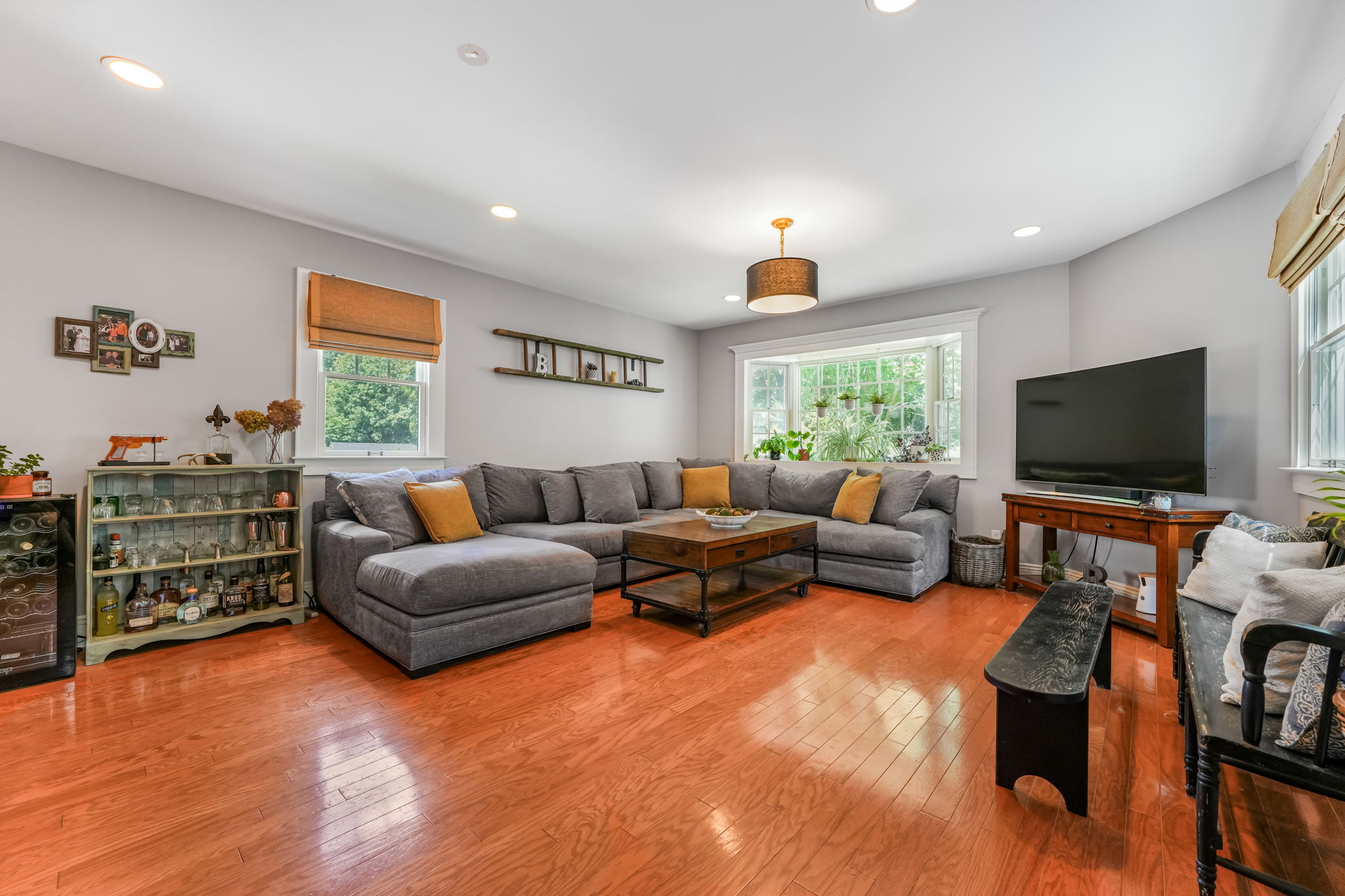 Midland Park, New Jersey, 07432, United States, 4 Bedrooms Bedrooms, ,4 BathroomsBathrooms,Residential,For Sale,1975640