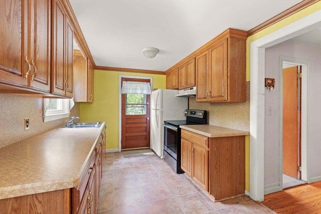 Easton, Massachusetts, 02356, United States, 3 Bedrooms Bedrooms, ,1 BathroomBathrooms,Residential,For Sale,1895599