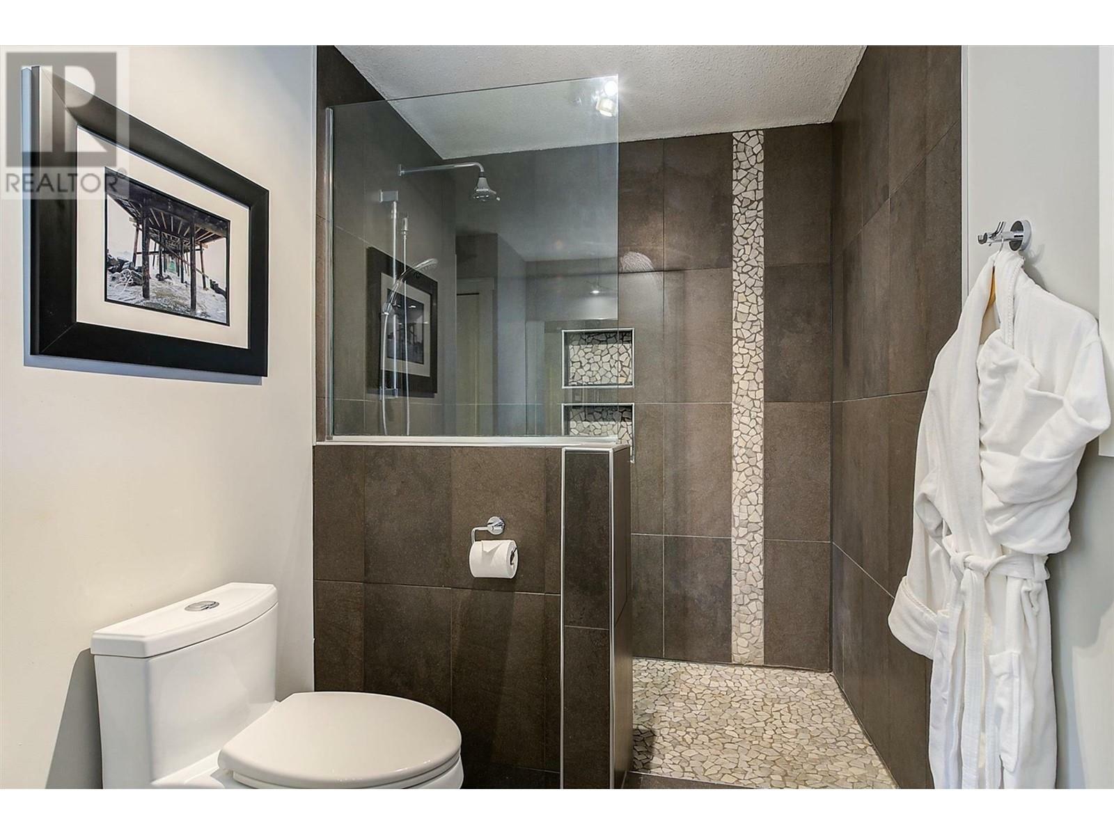 KELOWNA, British Columbia, V1V 2G6, CA, 5 Bedrooms Bedrooms, ,4 BathroomsBathrooms,Residential,For Sale,1838260