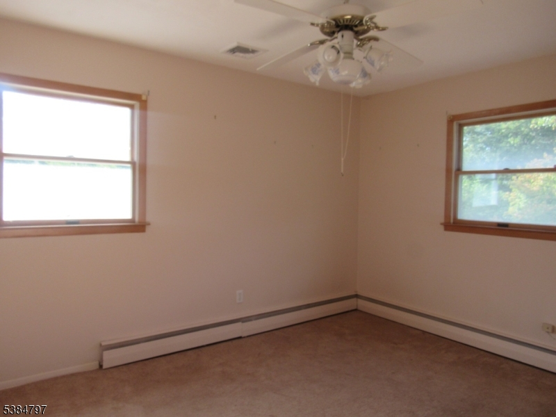 Piscataway Twp., New Jersey, 08854, United States, 3 Bedrooms Bedrooms, ,2 BathroomsBathrooms,Residential,For Sale,1949354