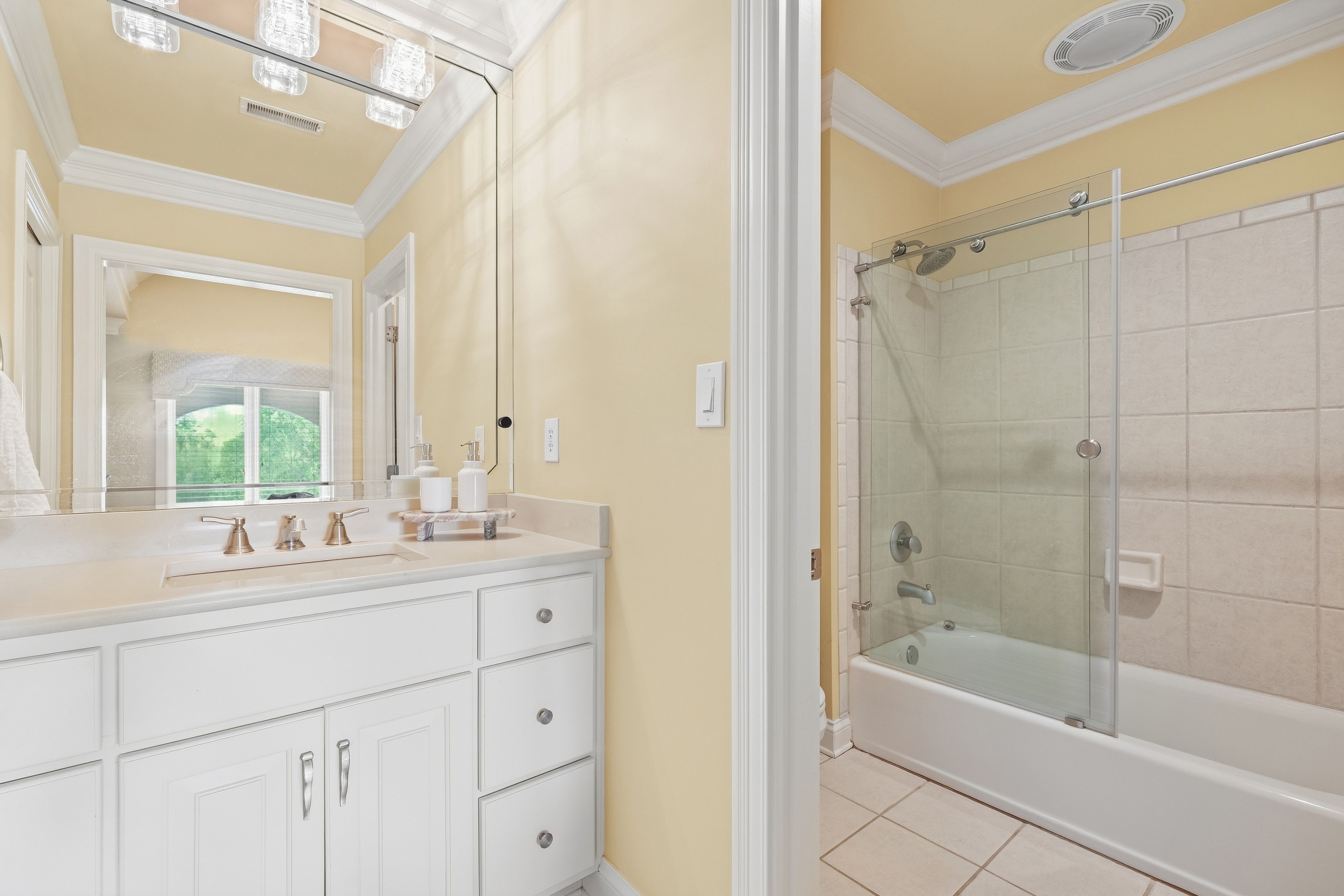  18420 Bridgemore Lane, Louisville, KY 40245 - 物件實景