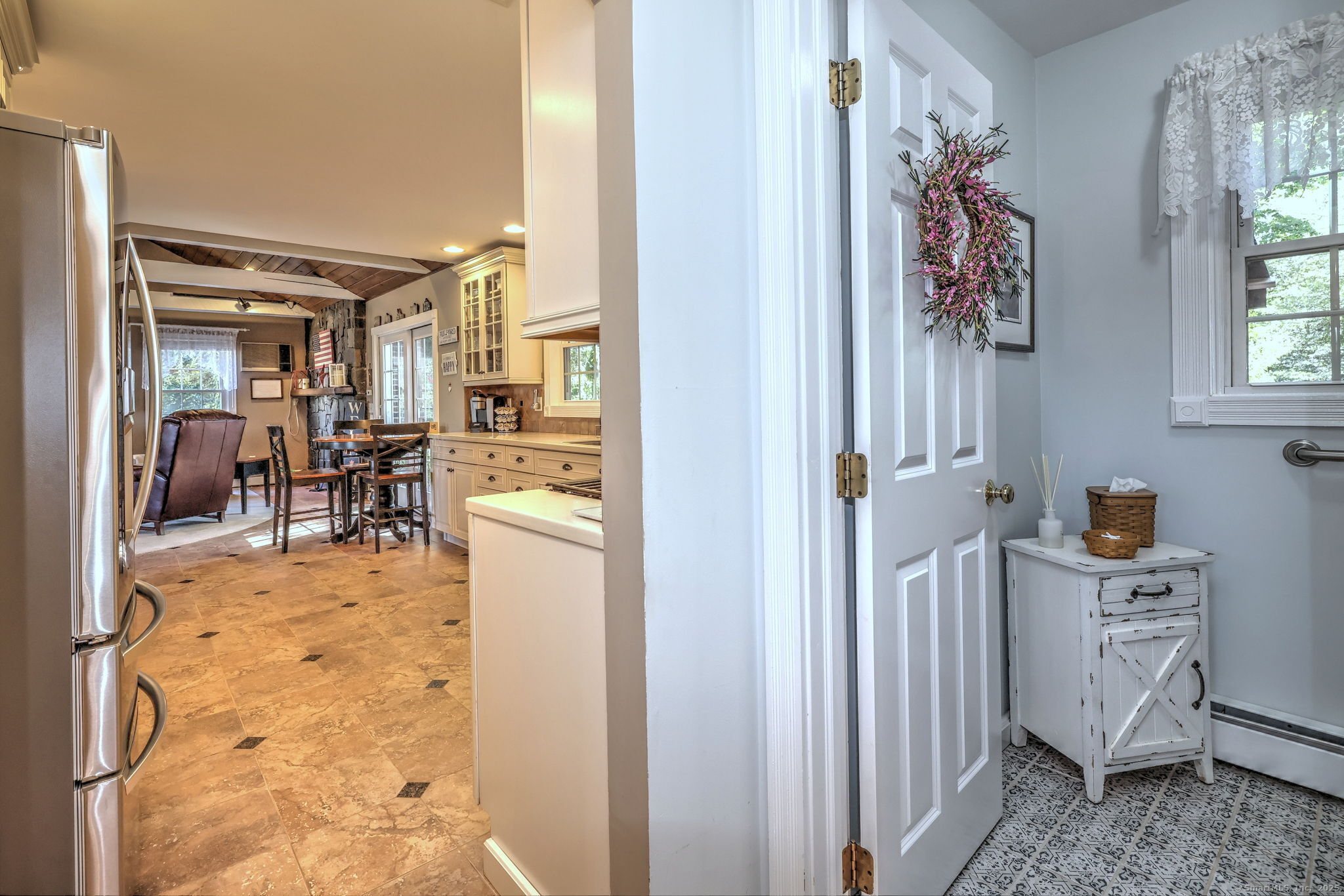 Milford, Connecticut, 06461, United States, 3 Bedrooms Bedrooms, ,3 BathroomsBathrooms,Residential,For Sale,1938642