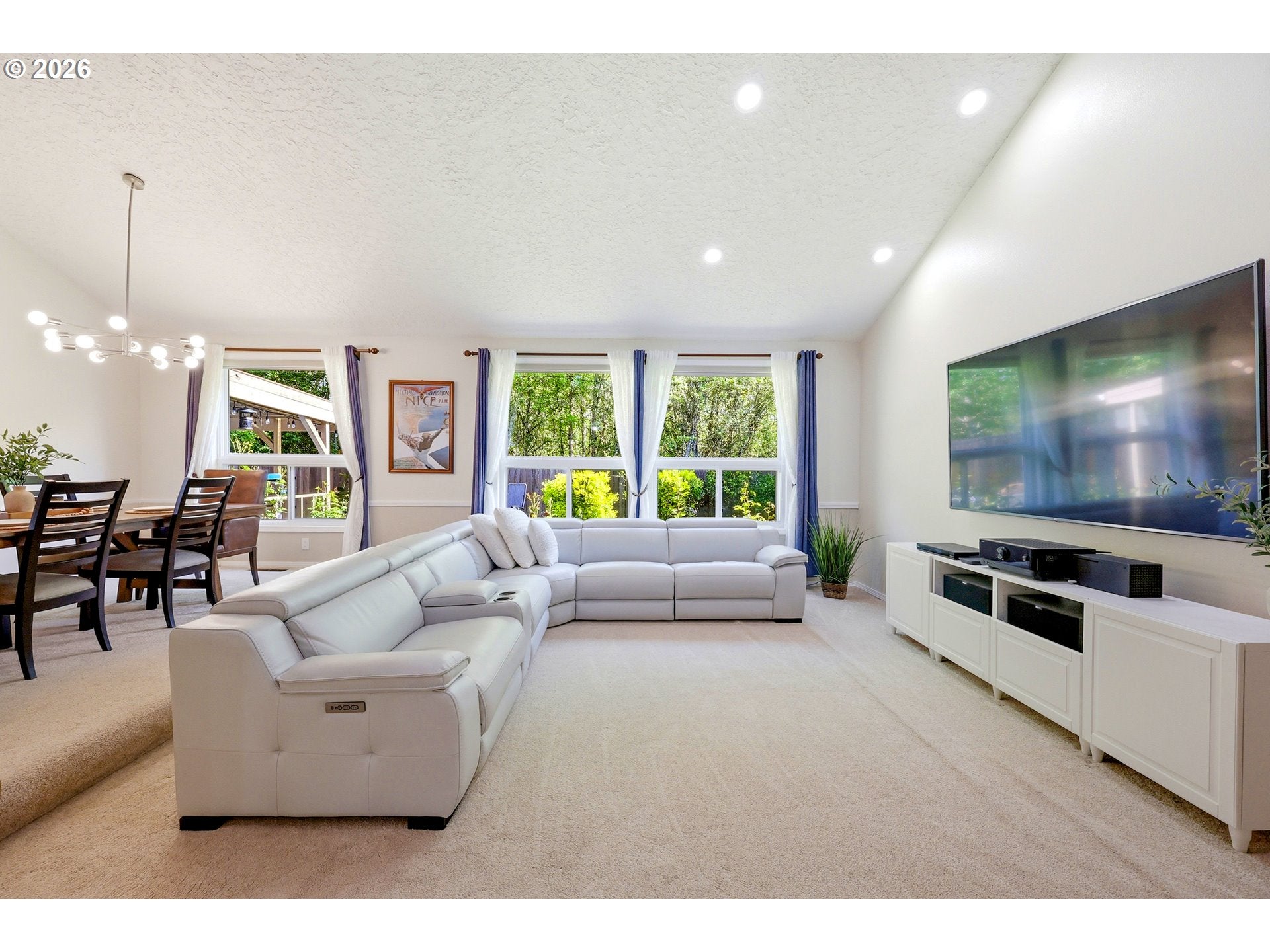 Beaverton, Oregon, 97006, United States, 3 Bedrooms Bedrooms, ,3 BathroomsBathrooms,Residential,For Sale,2043639