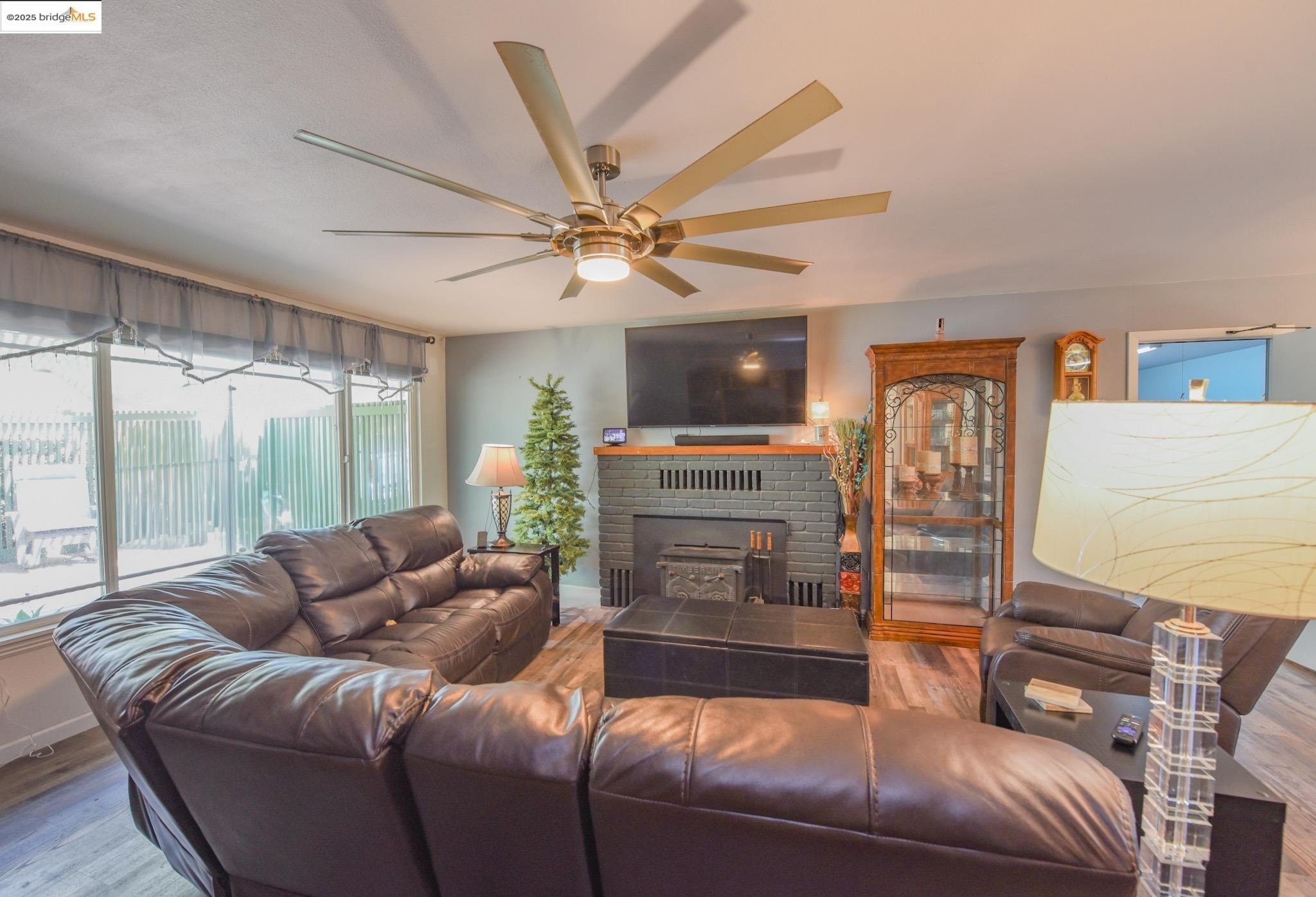 Sonora, California, 95370, United States, 4 Bedrooms Bedrooms, ,2 BathroomsBathrooms,Residential,For Sale,1917180