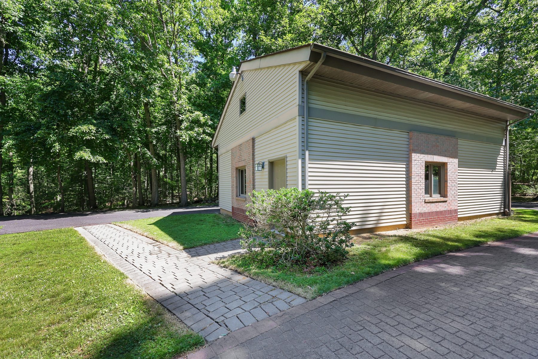  Custom Home Offers Space Versatility and Refined Comfort - 物件實景