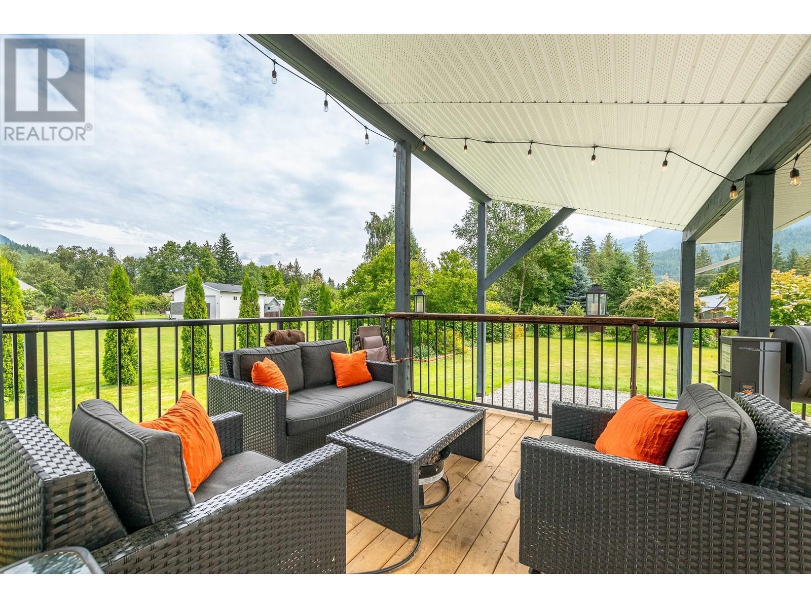 SICAMOUS, British Columbia, V0E 2V4, CA, 3 Bedrooms Bedrooms, ,2 BathroomsBathrooms,Residential,For Sale,1903862