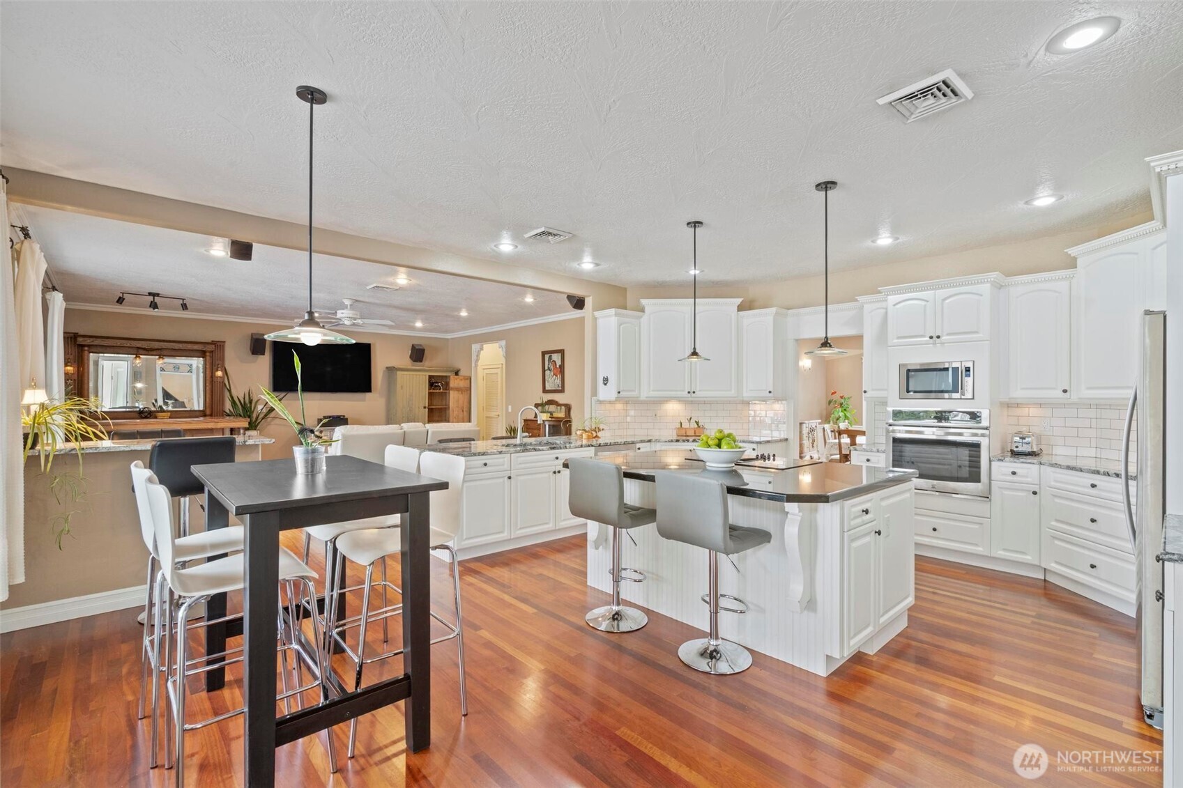 Centralia, Washington, 98531, United States, 3 Bedrooms Bedrooms, ,3 BathroomsBathrooms,Residential,For Sale,1983563