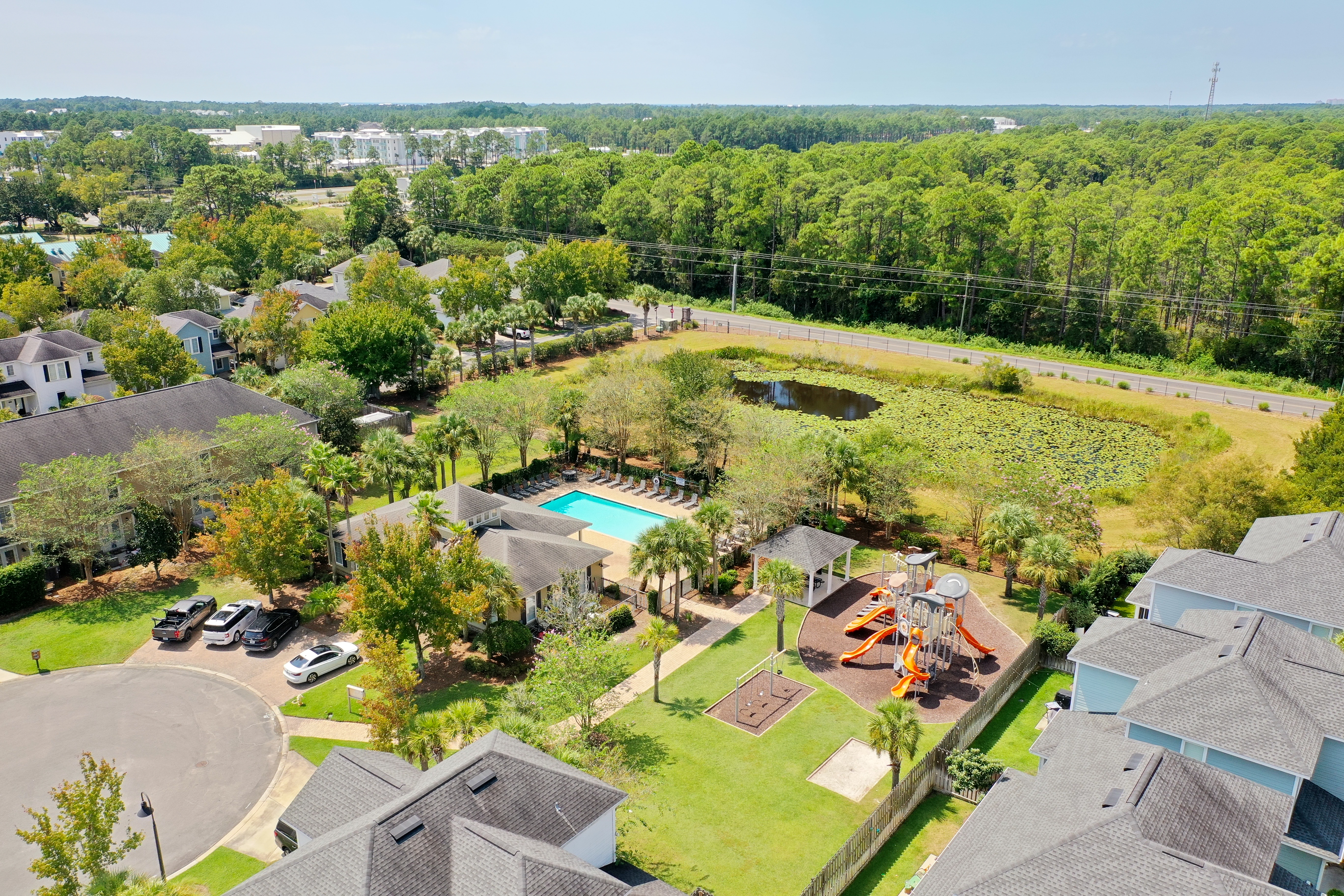  A Private End-Lot Retreat with Green Space Views & Near The Gulf - 物件實景