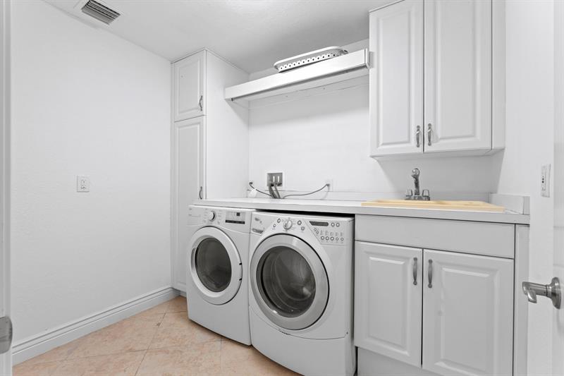 Parkland, Florida, 33067, United States, 5 Bedrooms Bedrooms, ,4 BathroomsBathrooms,Residential,For Sale,1990344