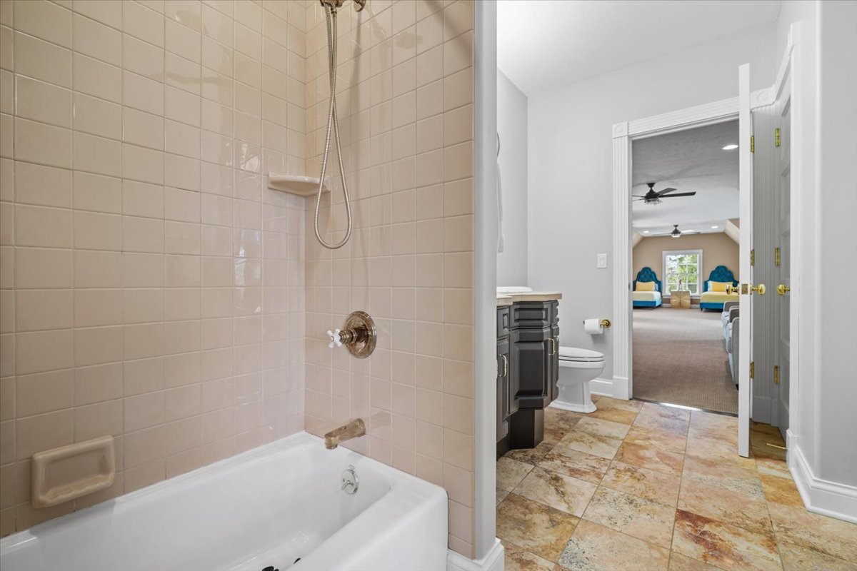 Bloomington, Illinois, 61704, United States, 4 Bedrooms Bedrooms, ,7 BathroomsBathrooms,Residential,For Sale,1941288