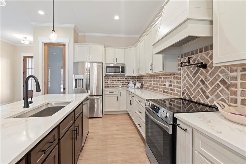 Carrollton, Georgia, 30116, United States, 5 Bedrooms Bedrooms, ,4 BathroomsBathrooms,Residential,For Sale,1998185