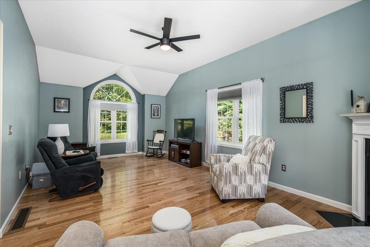 Bedford, New Hampshire, 03110, United States, 4 Bedrooms Bedrooms, ,3 BathroomsBathrooms,Residential,For Sale,1940392