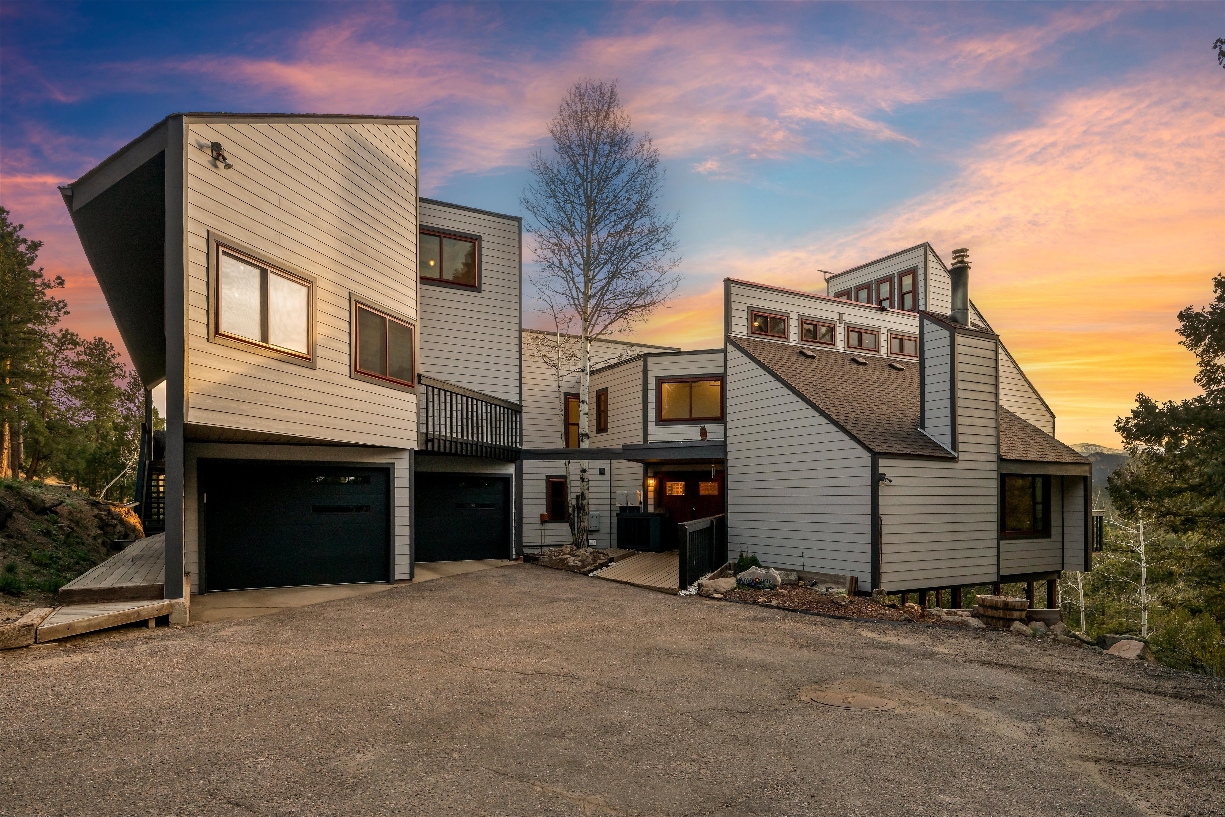  Experience Refined Mid-Century Inspired Mountain Living on 3.37 Acres - 物件實景