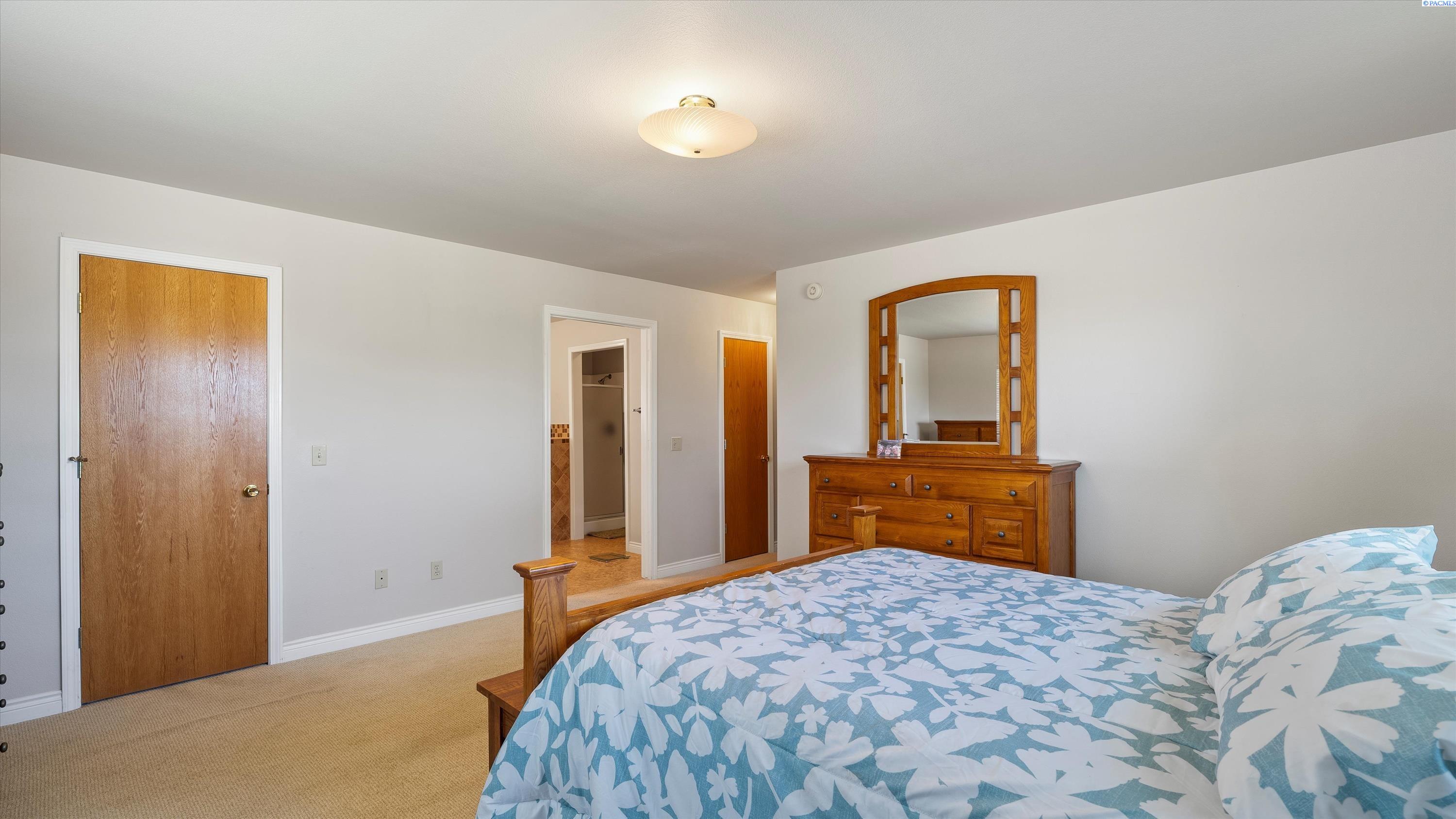 Prosser, Washington, 99350, United States, 3 Bedrooms Bedrooms, ,3 BathroomsBathrooms,Residential,For Sale,1867442