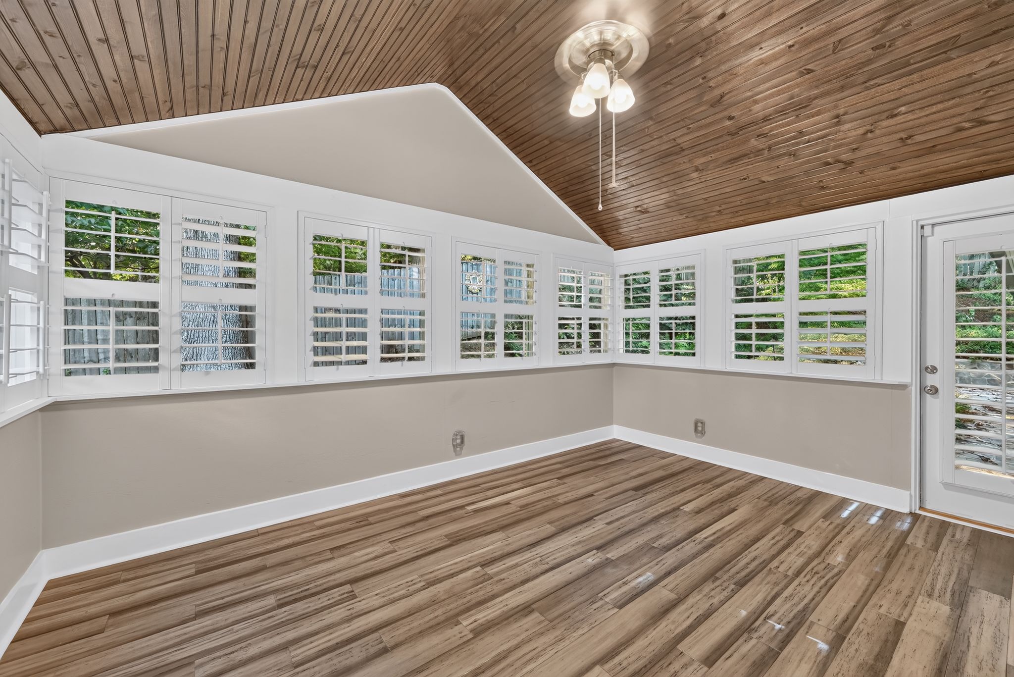  Thoughtfully Renovated Residence in Green Oaks - 物件實景